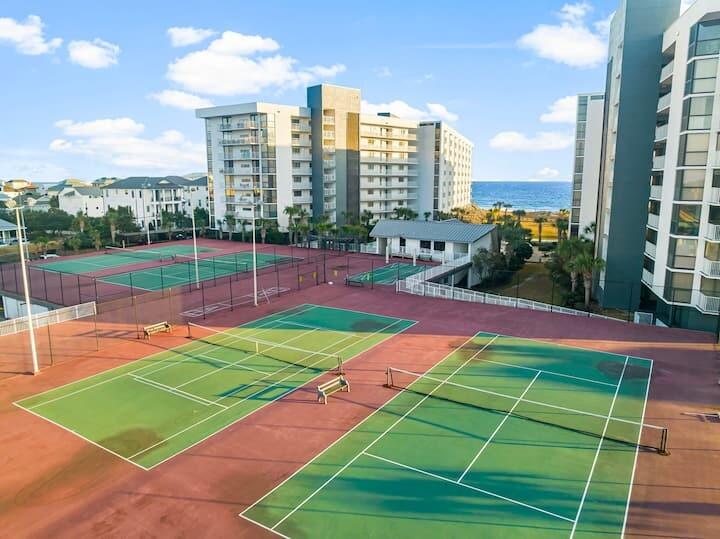 MAINSAIL CONDO PH 5 - Residential