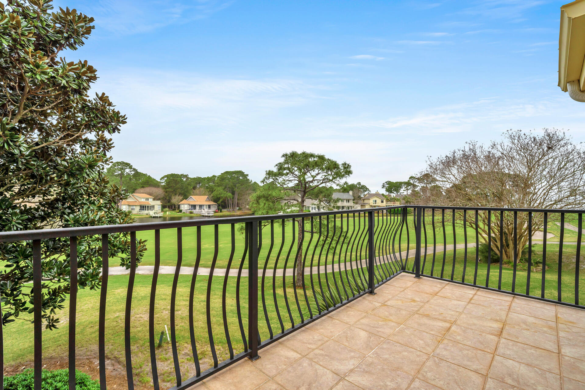 VANTAGE POINTE - Residential