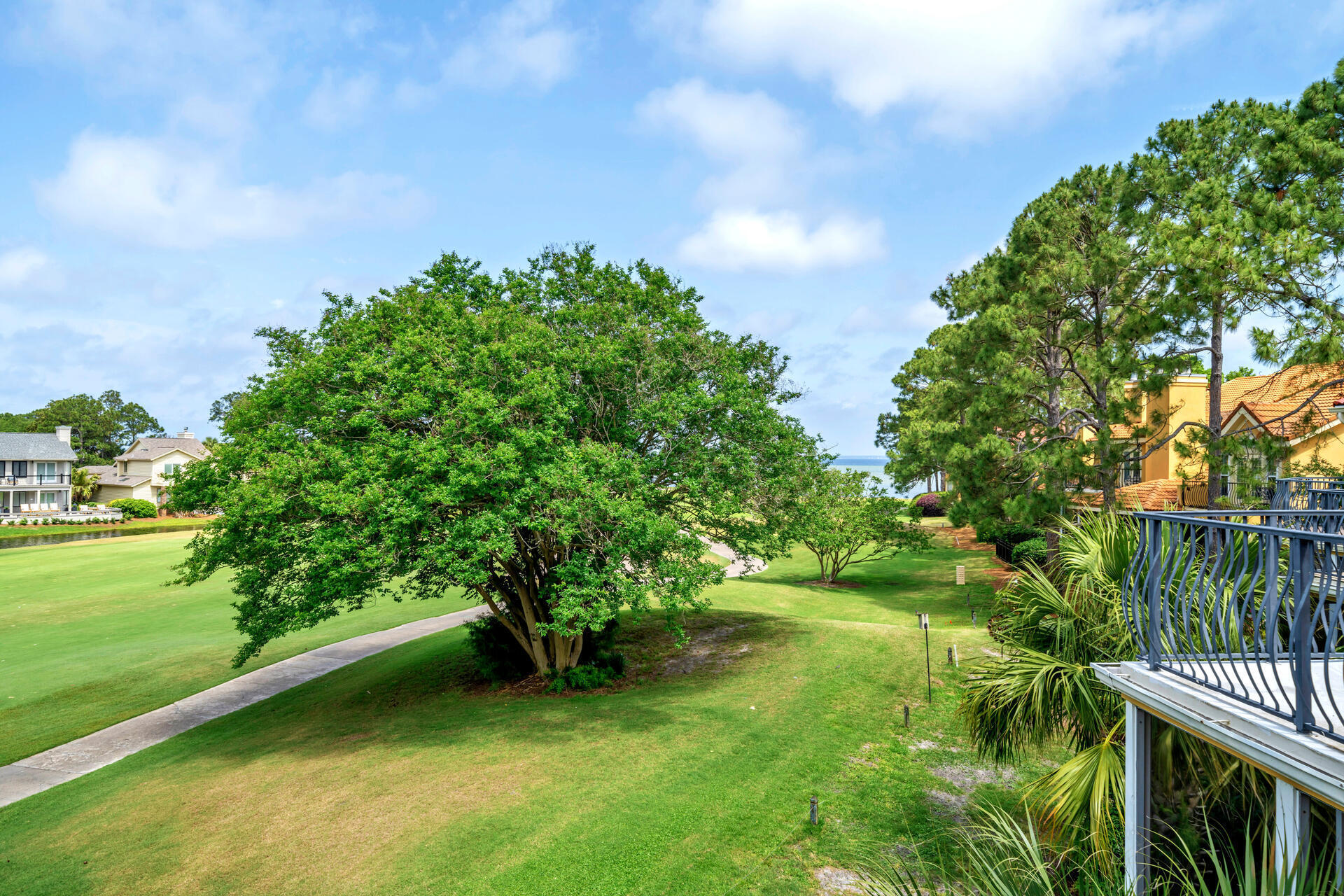 VANTAGE POINTE - Residential