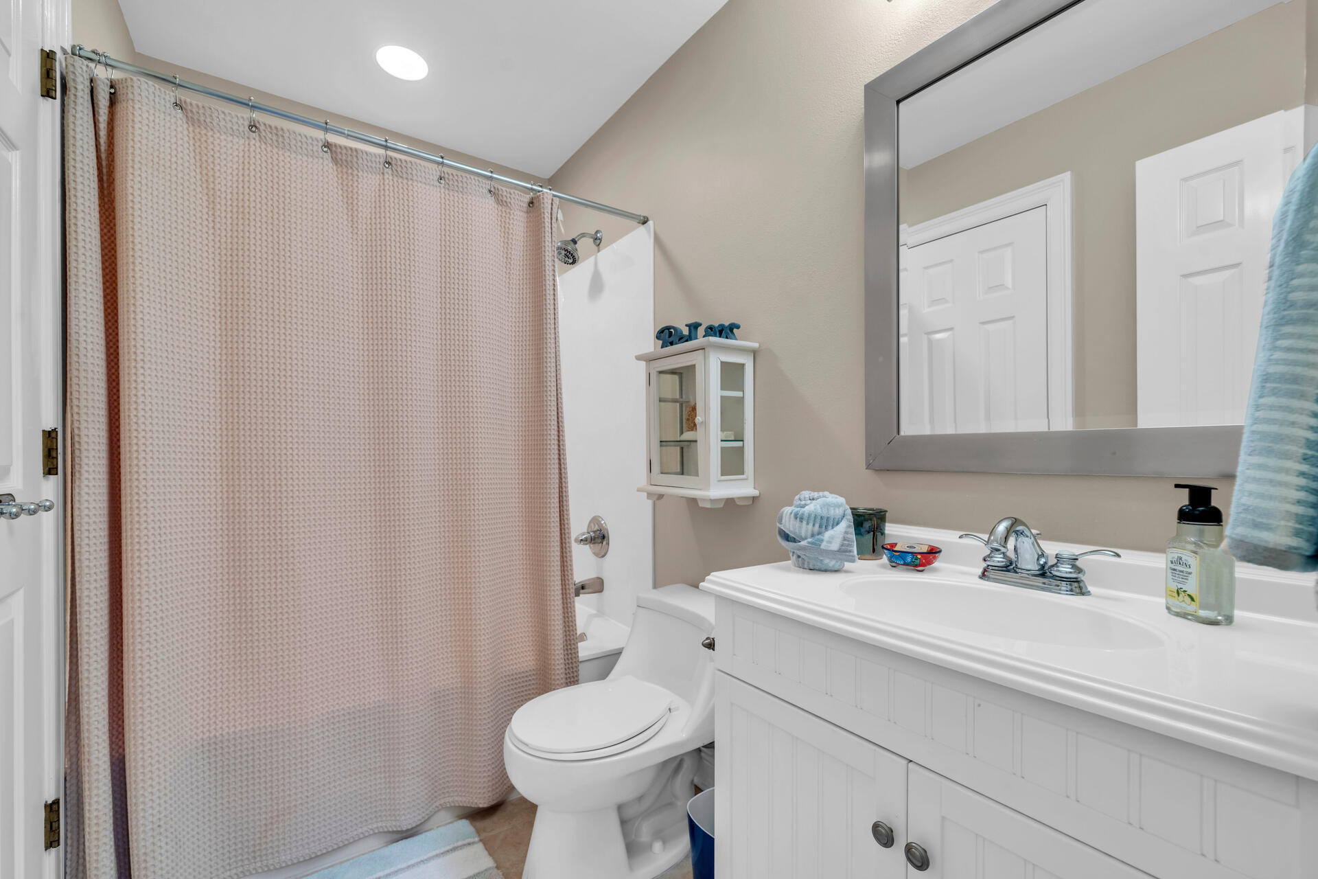 VANTAGE POINTE - Residential