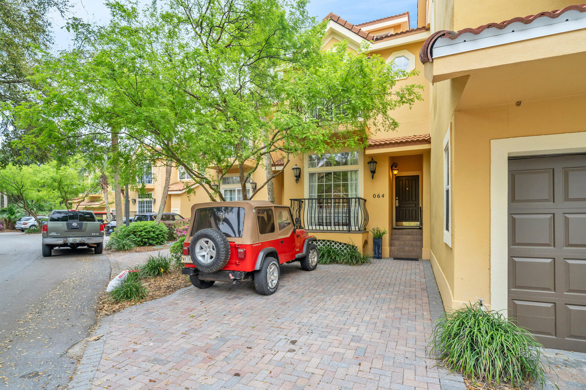 VANTAGE POINTE - Residential