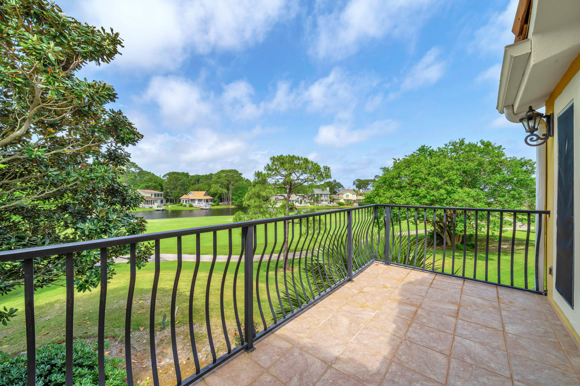 VANTAGE POINTE - Residential