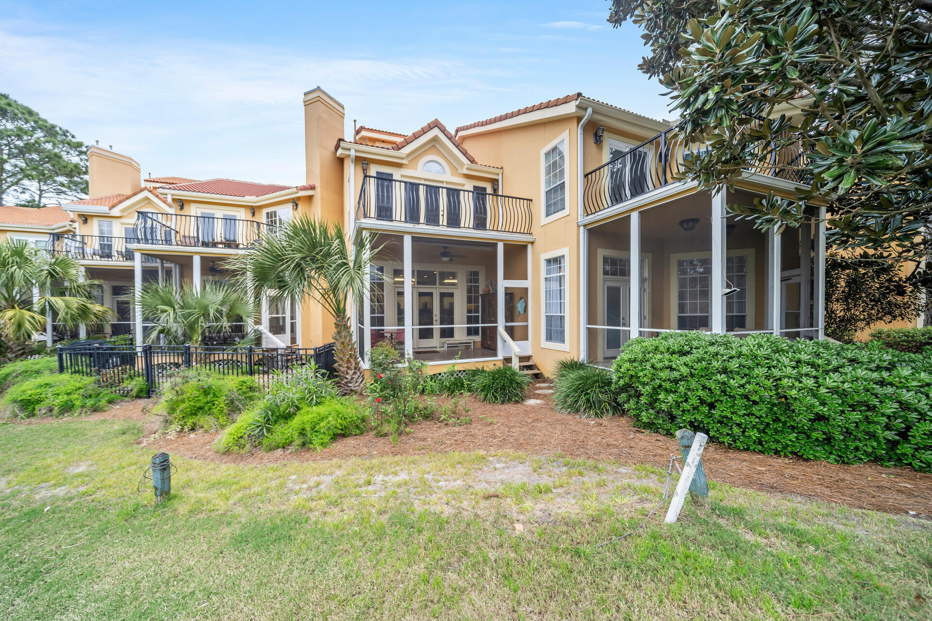VANTAGE POINTE - Residential