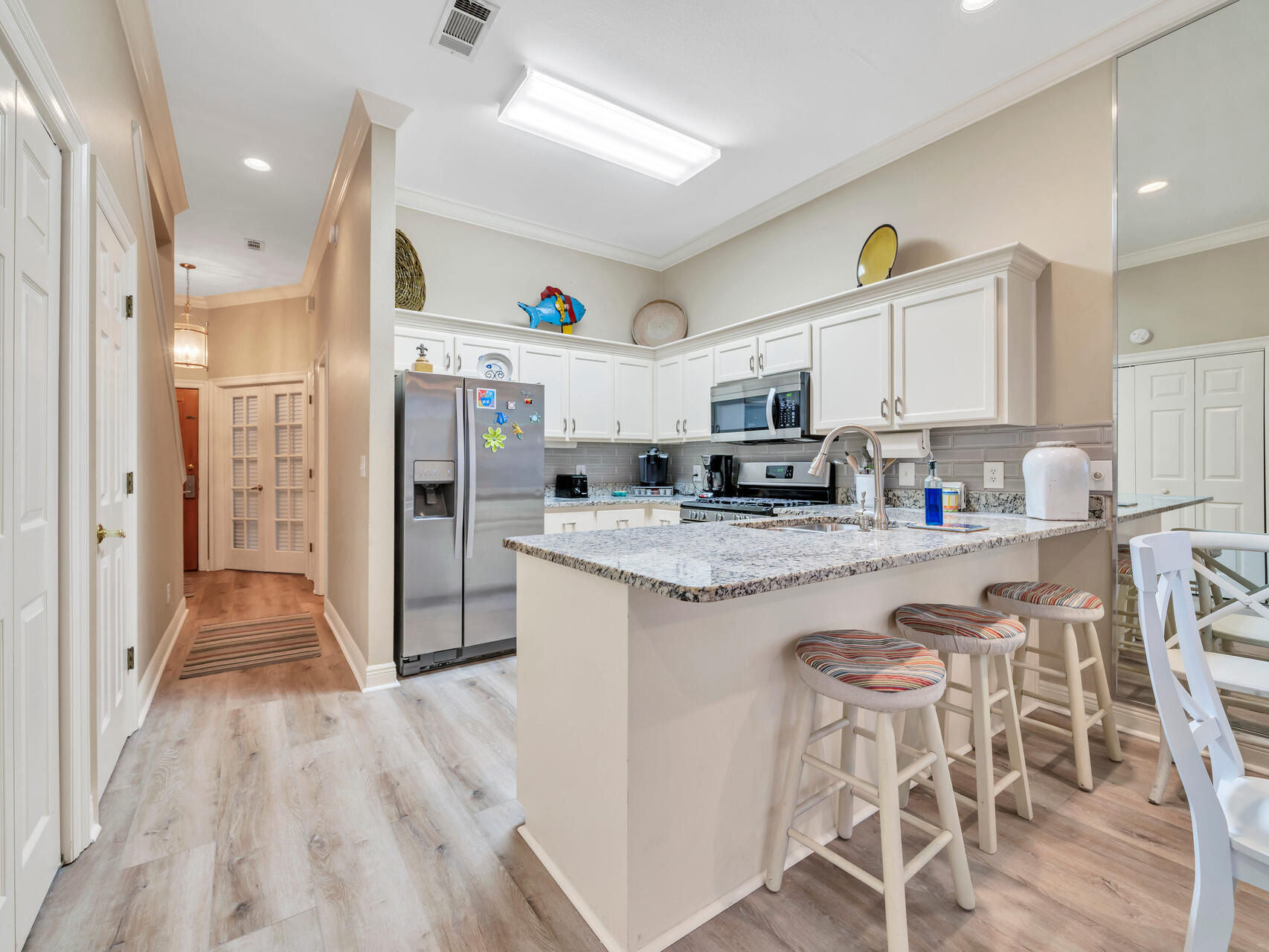 VANTAGE POINTE - Residential
