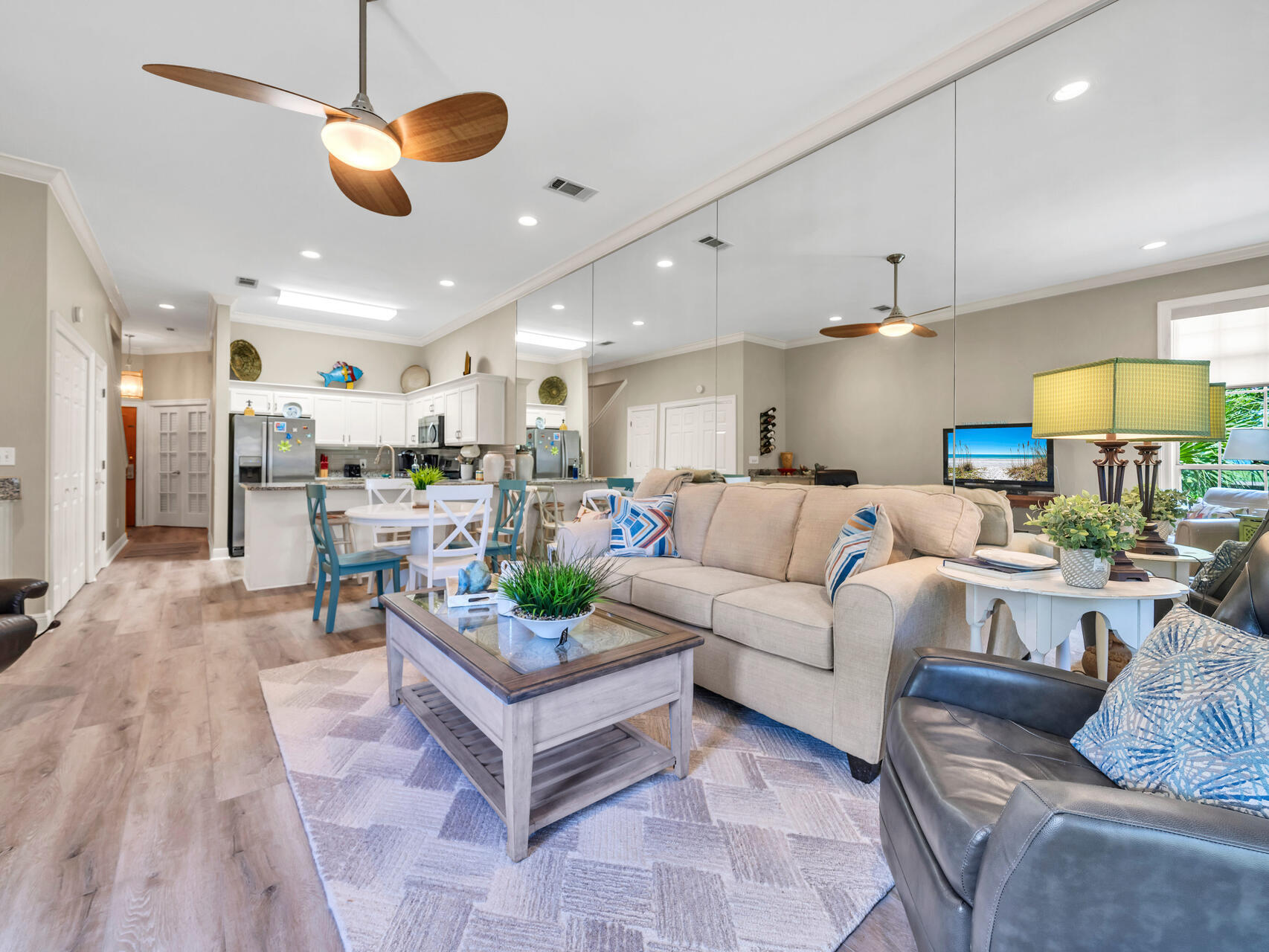 VANTAGE POINTE - Residential