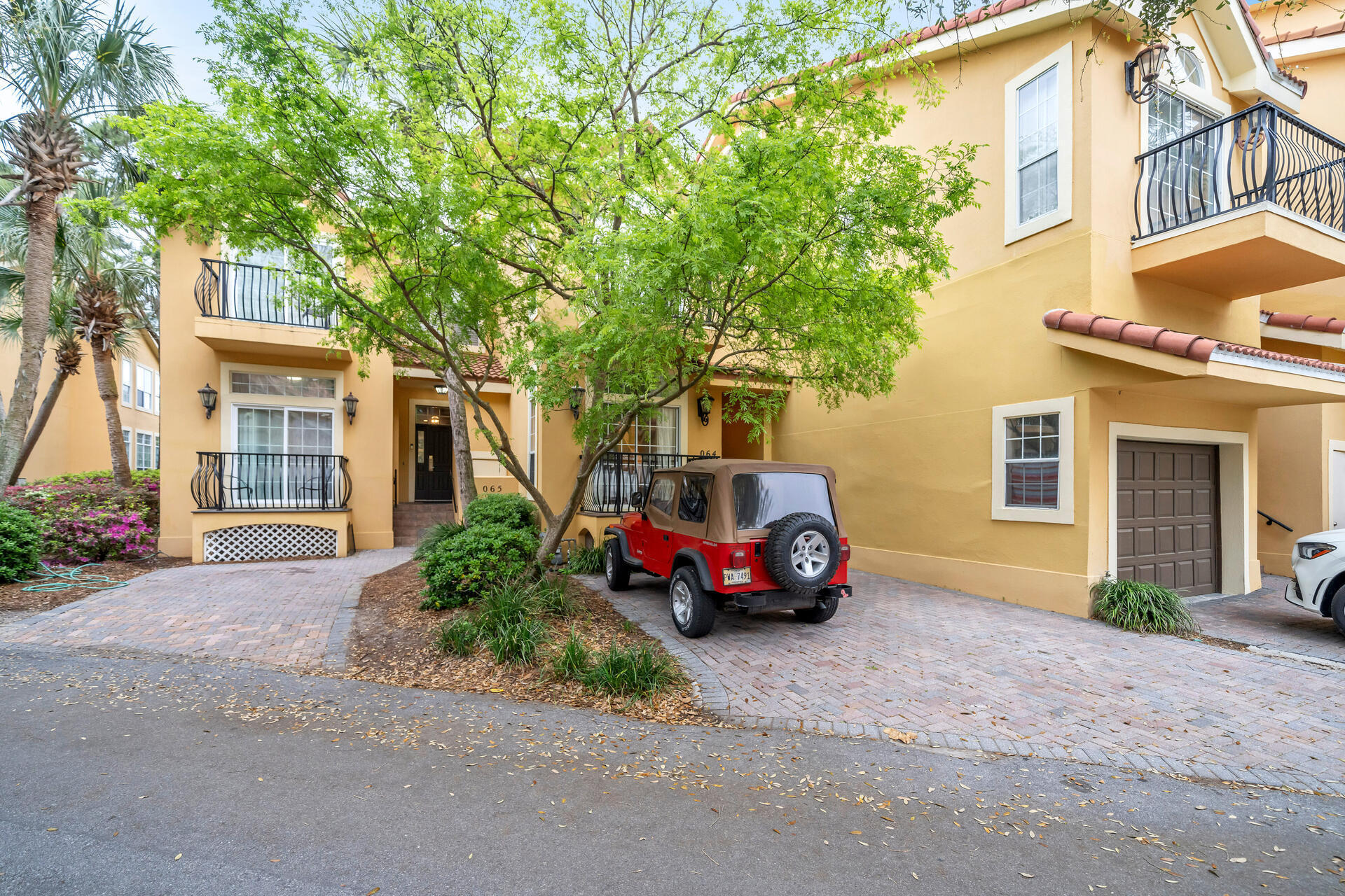 VANTAGE POINTE - Residential
