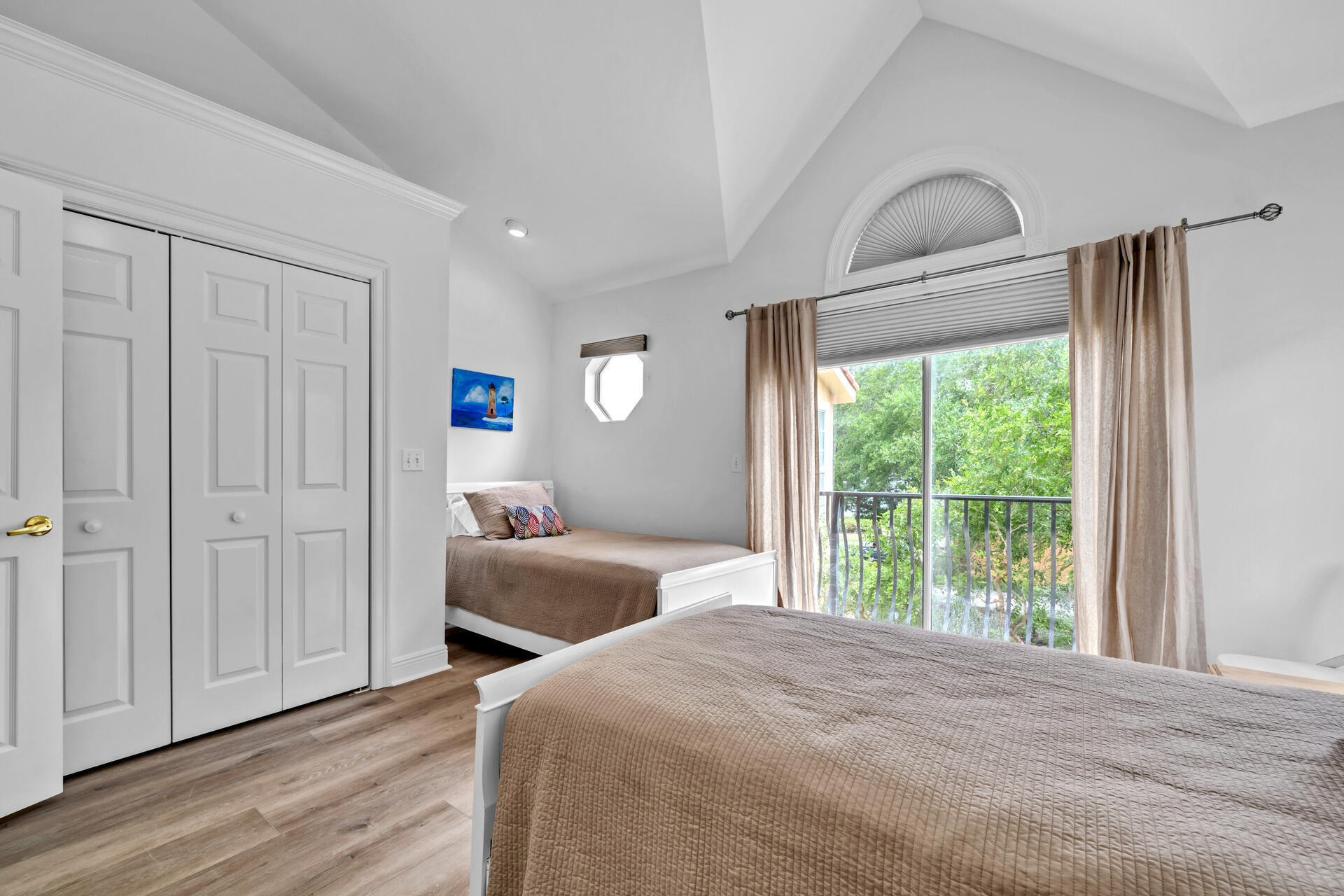VANTAGE POINTE - Residential