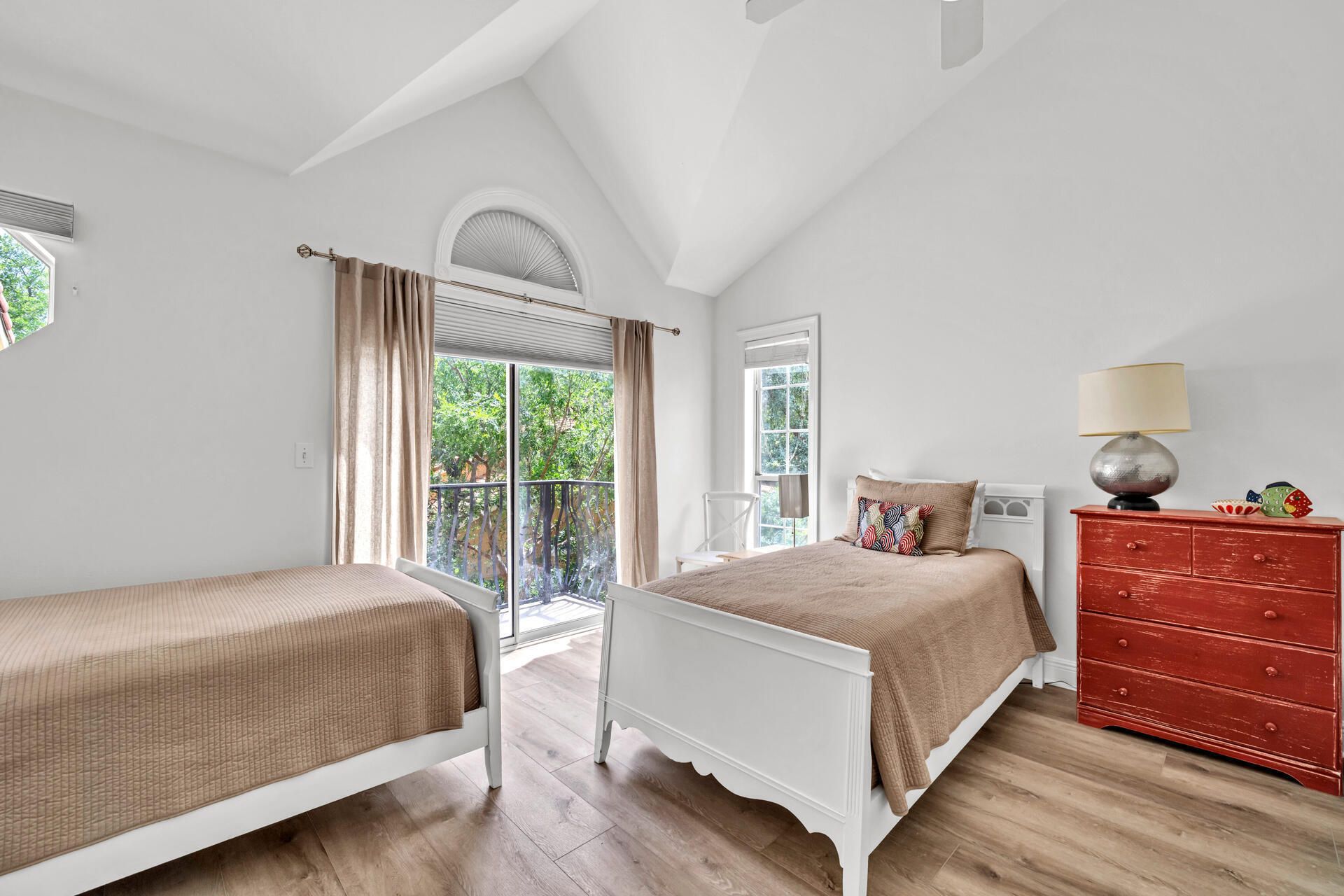 VANTAGE POINTE - Residential
