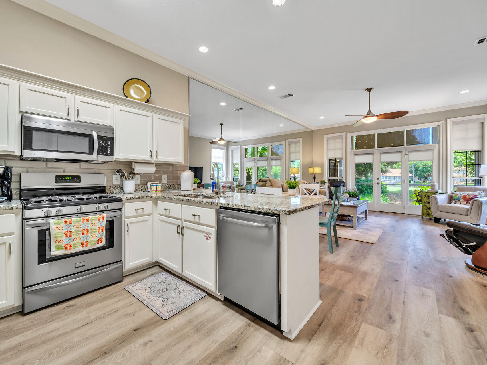 VANTAGE POINTE - Residential