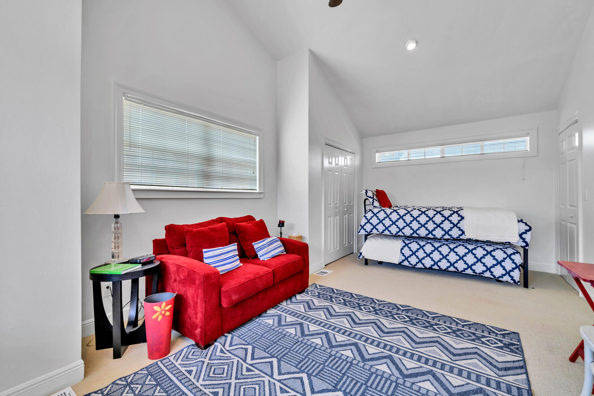 VANTAGE POINTE - Residential
