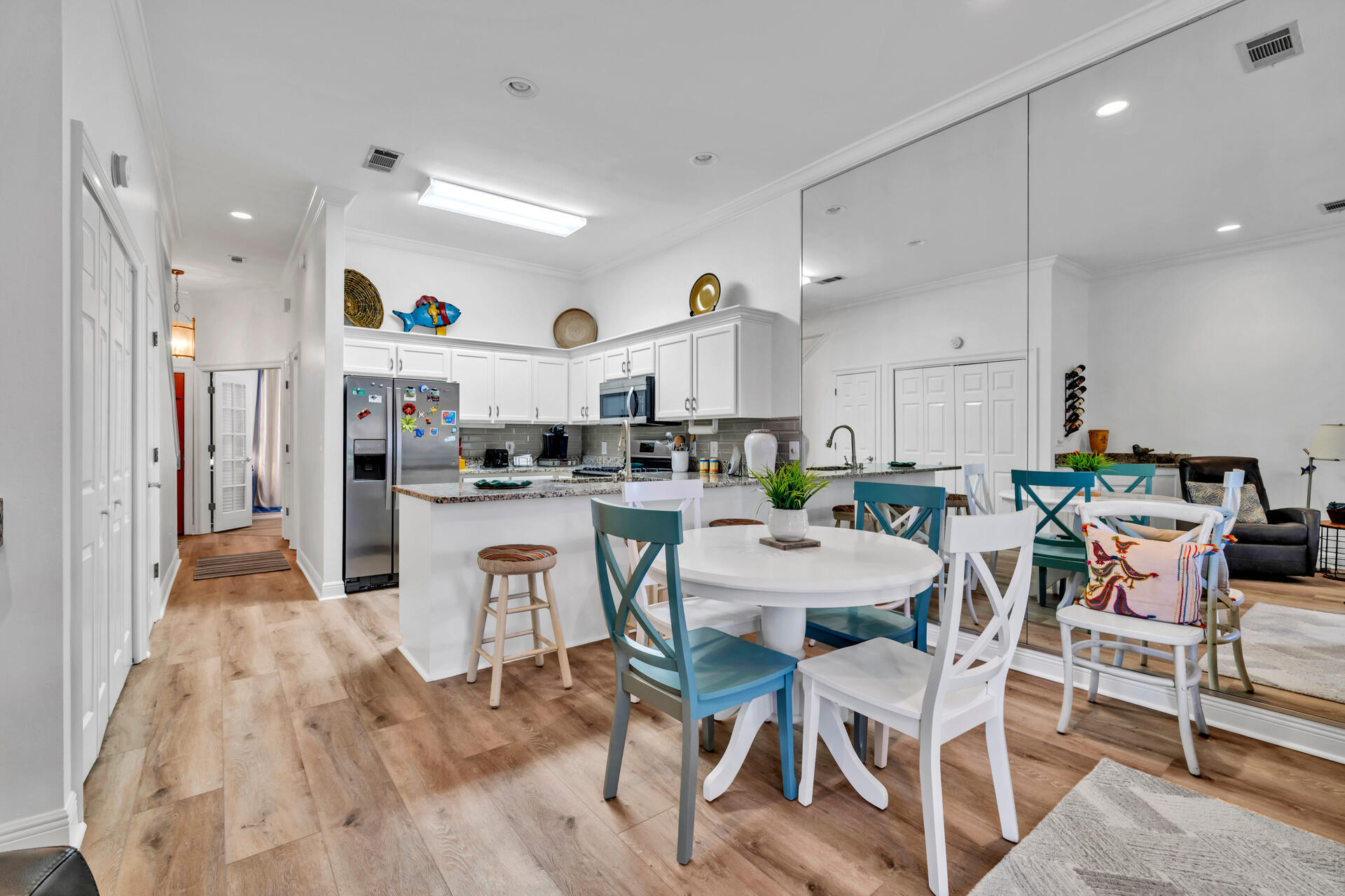 VANTAGE POINTE - Residential