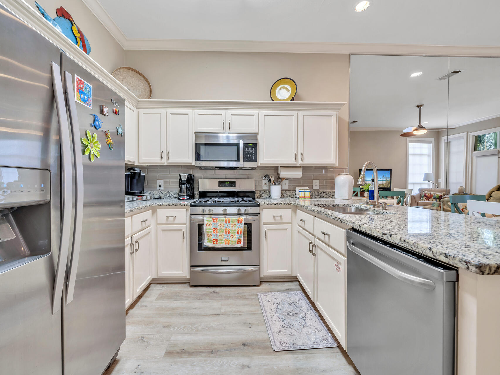 VANTAGE POINTE - Residential