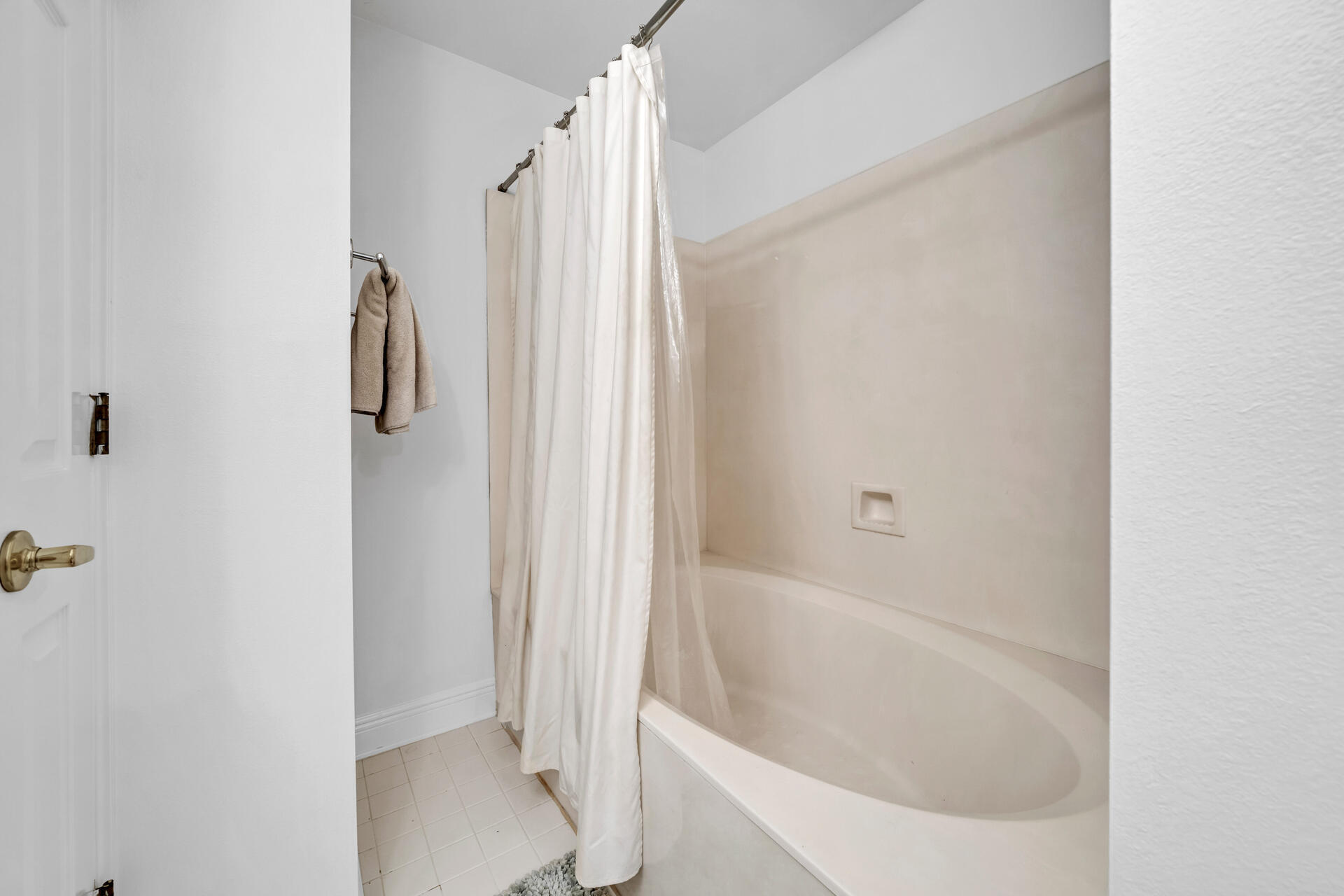 VANTAGE POINTE - Residential