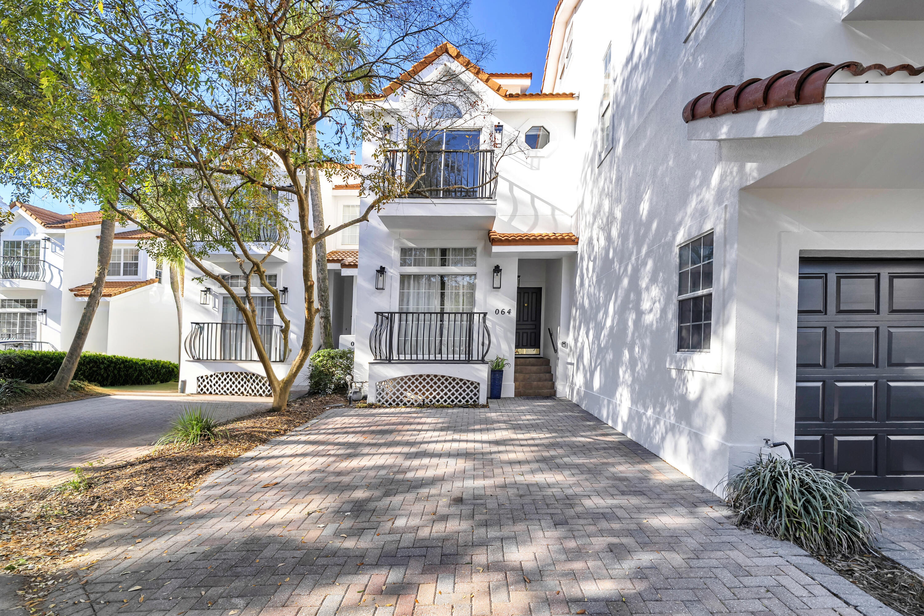 VANTAGE POINTE - Residential