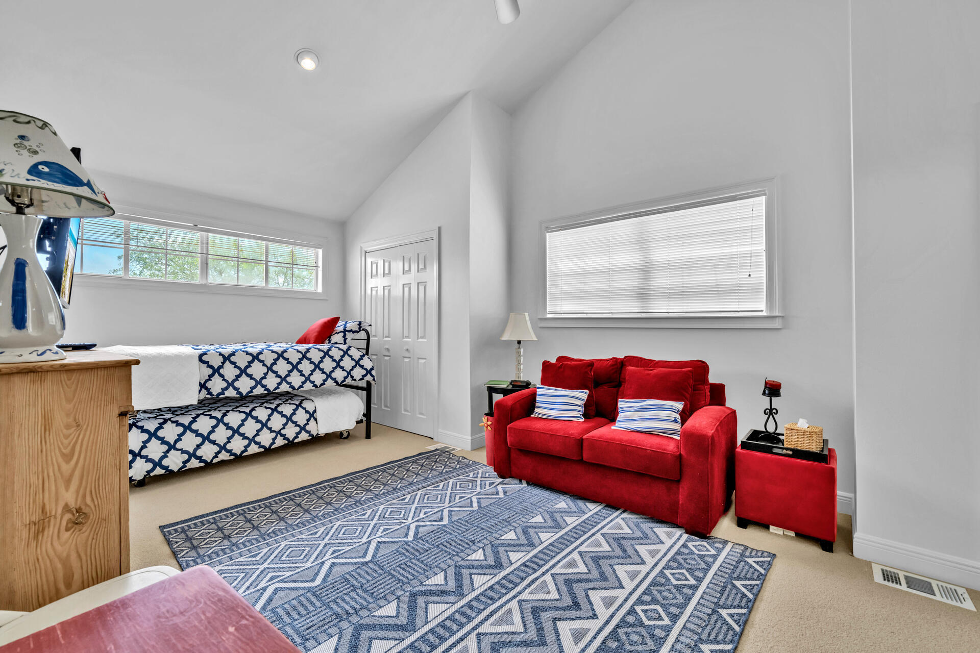 VANTAGE POINTE - Residential
