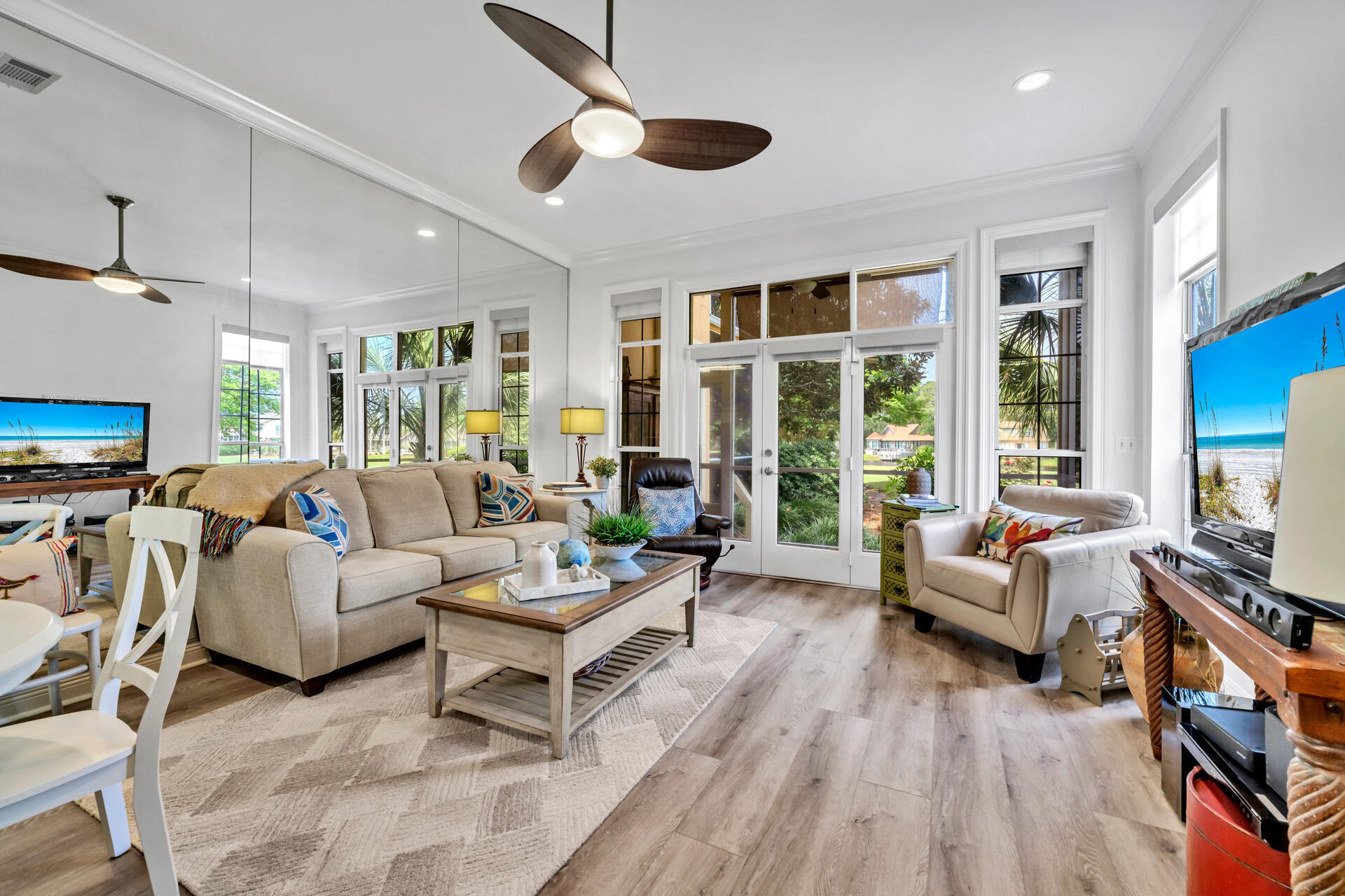 VANTAGE POINTE - Residential