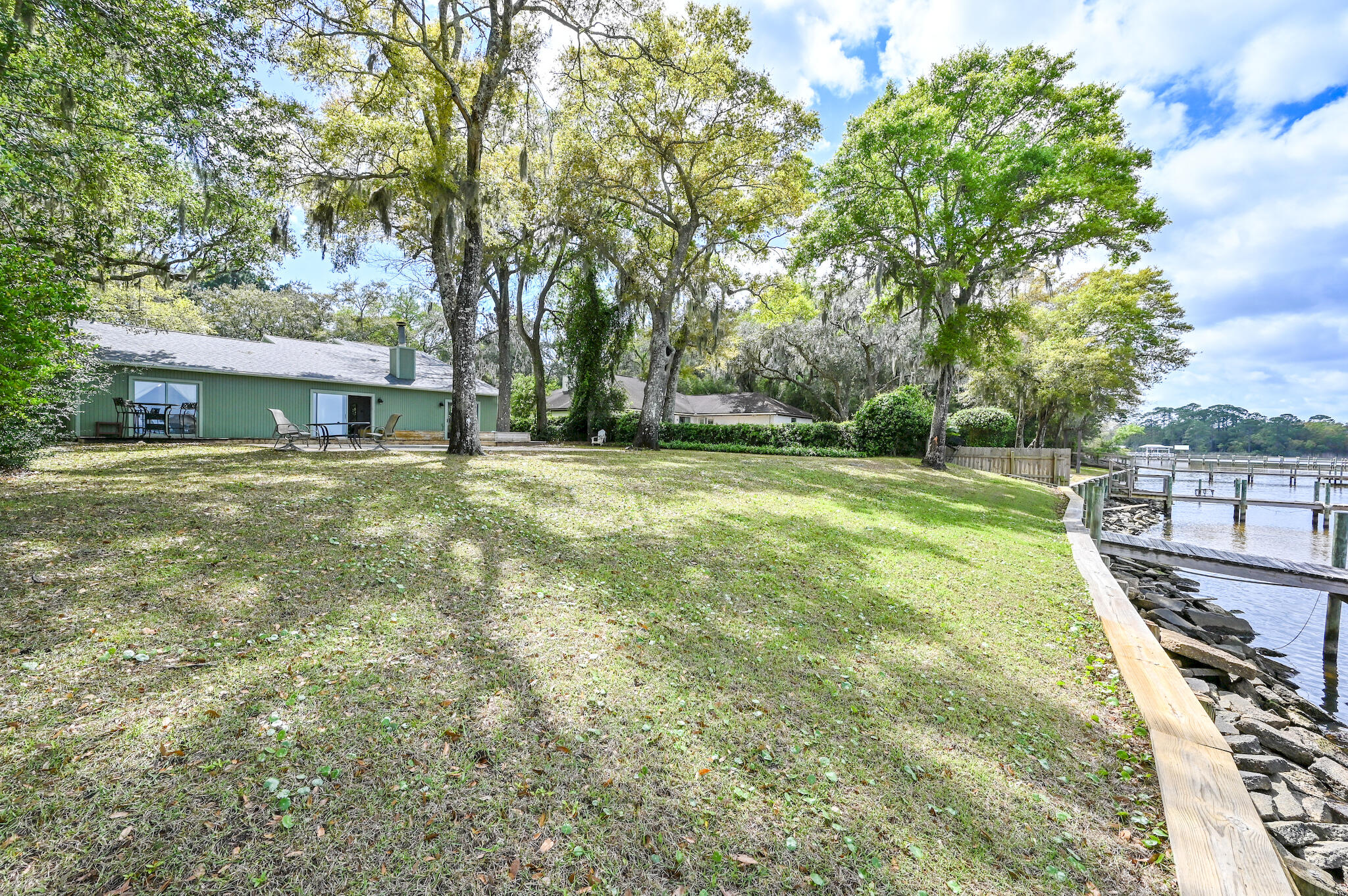 DAUGHETTES AMENDED - Residential