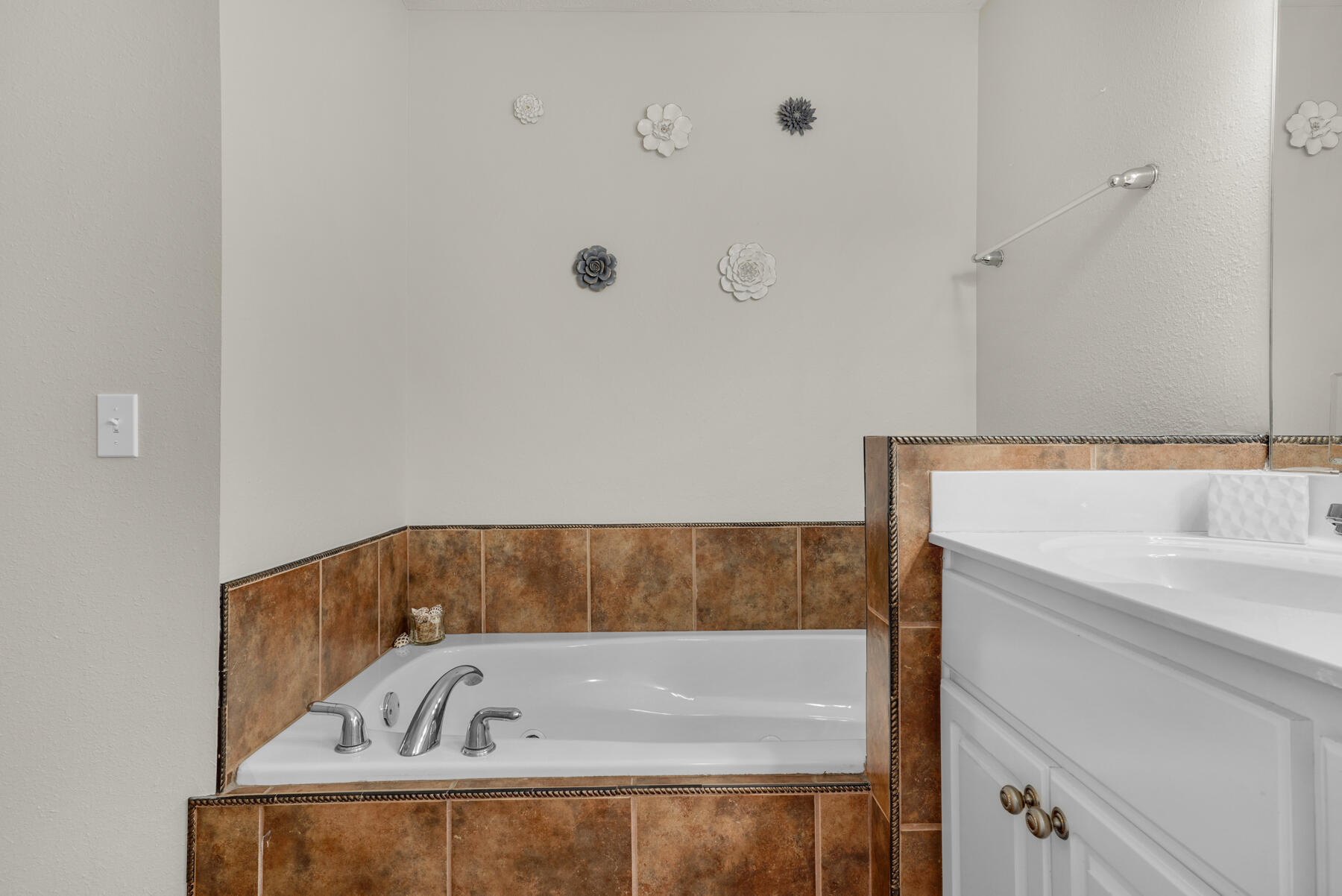 NORTH HAVEN ESTATES LOT 13 ORB 4380 P 1128 - Residential