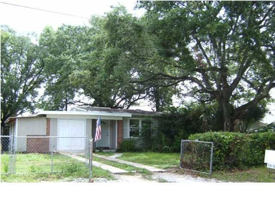 Nice starter home or investment property in center of Niceville. Close to everything including schools and Eglin Air Force Base, the area's largest employer. Fenced yard all around. Shade in both front and back yard. New roof in 2013. New hot water heater in 2015. Attached storage area. Take a look!!