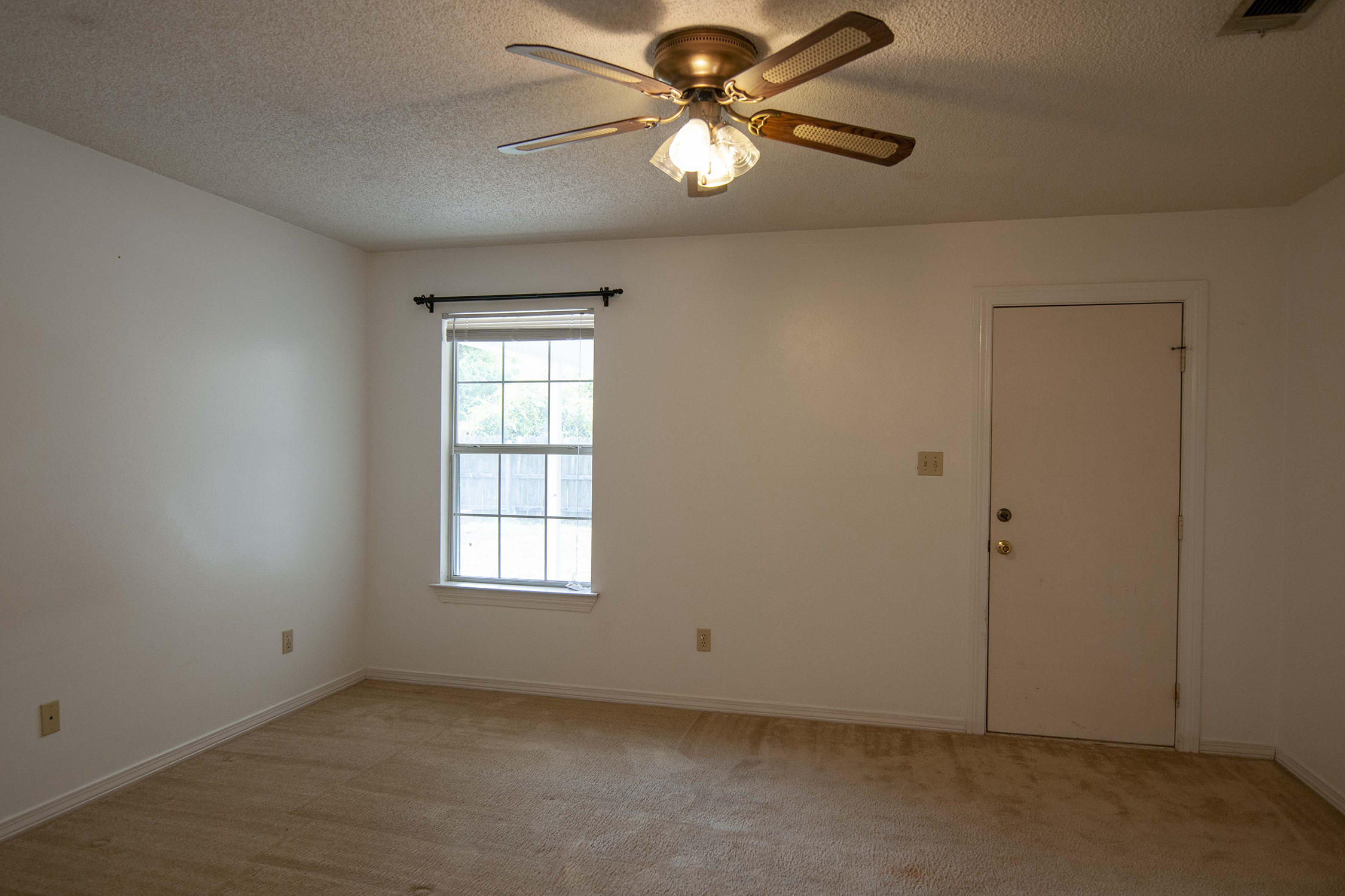 HILLCREST S/D LOT 3 - Residential