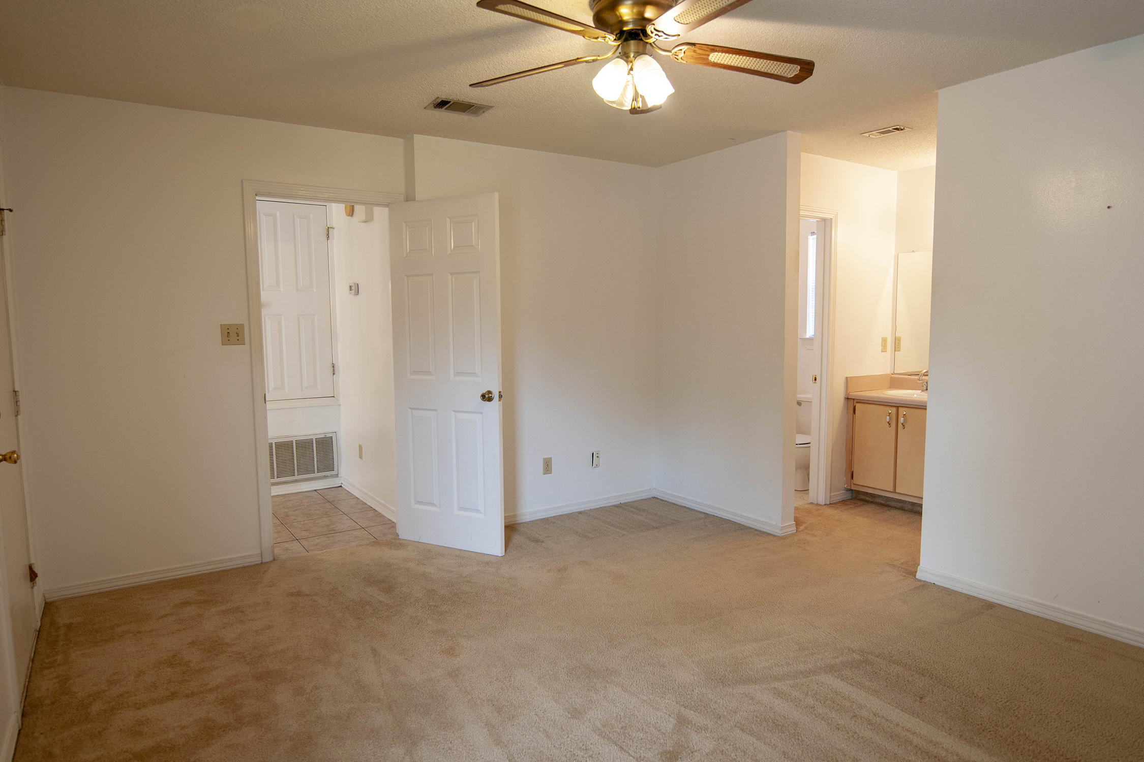 HILLCREST S/D LOT 3 - Residential