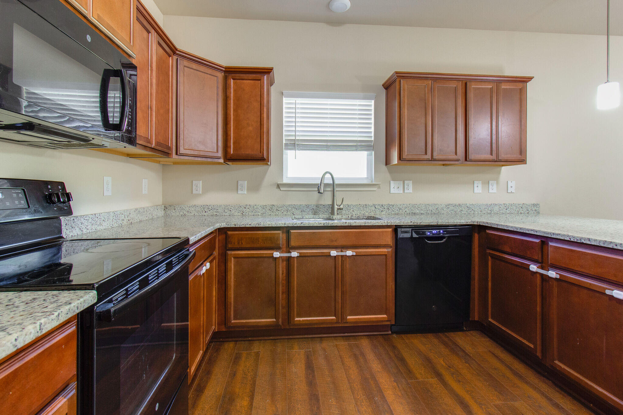 THE COTTAGES AT SANDY RIDGE - Residential Lease