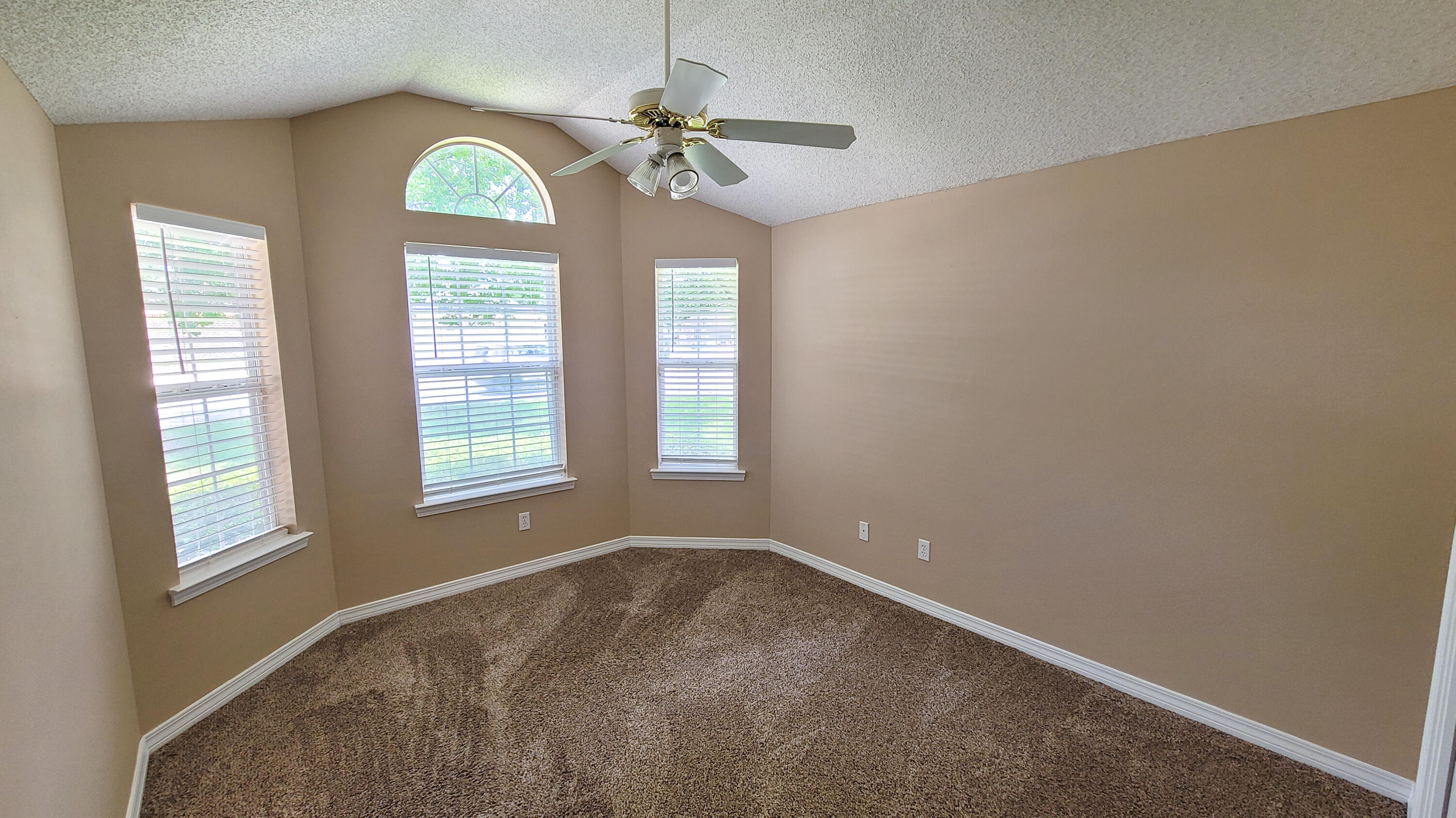 ROANOKE VILLAGE 1ST ADDITION - Residential