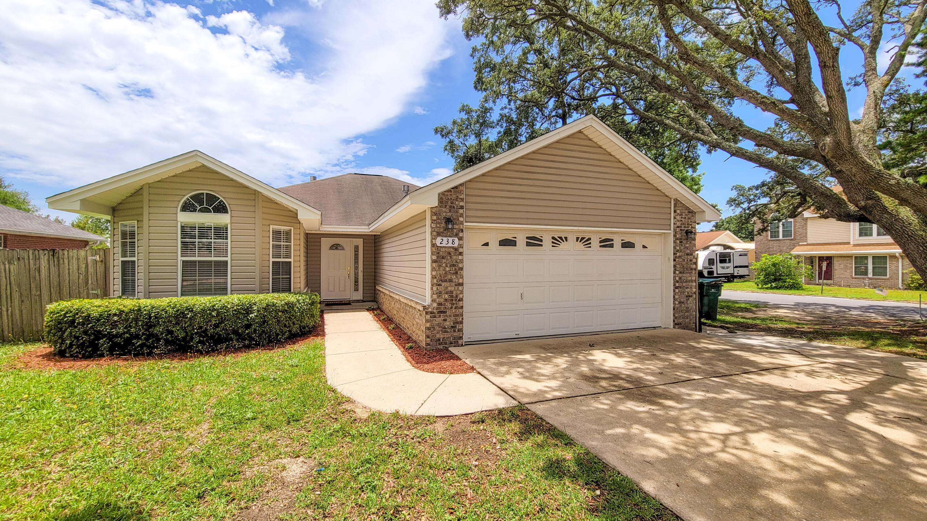 ROANOKE VILLAGE 1ST ADDITION - Residential