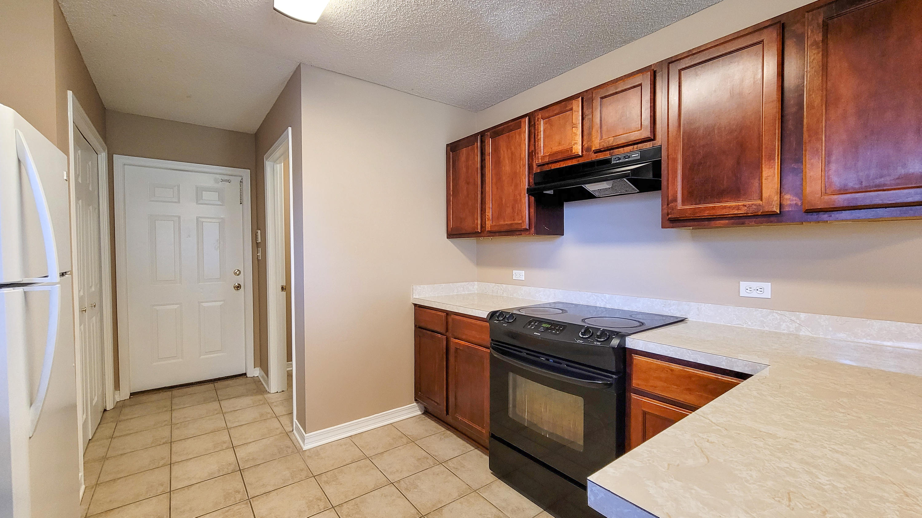 ROANOKE VILLAGE 1ST ADDITION - Residential