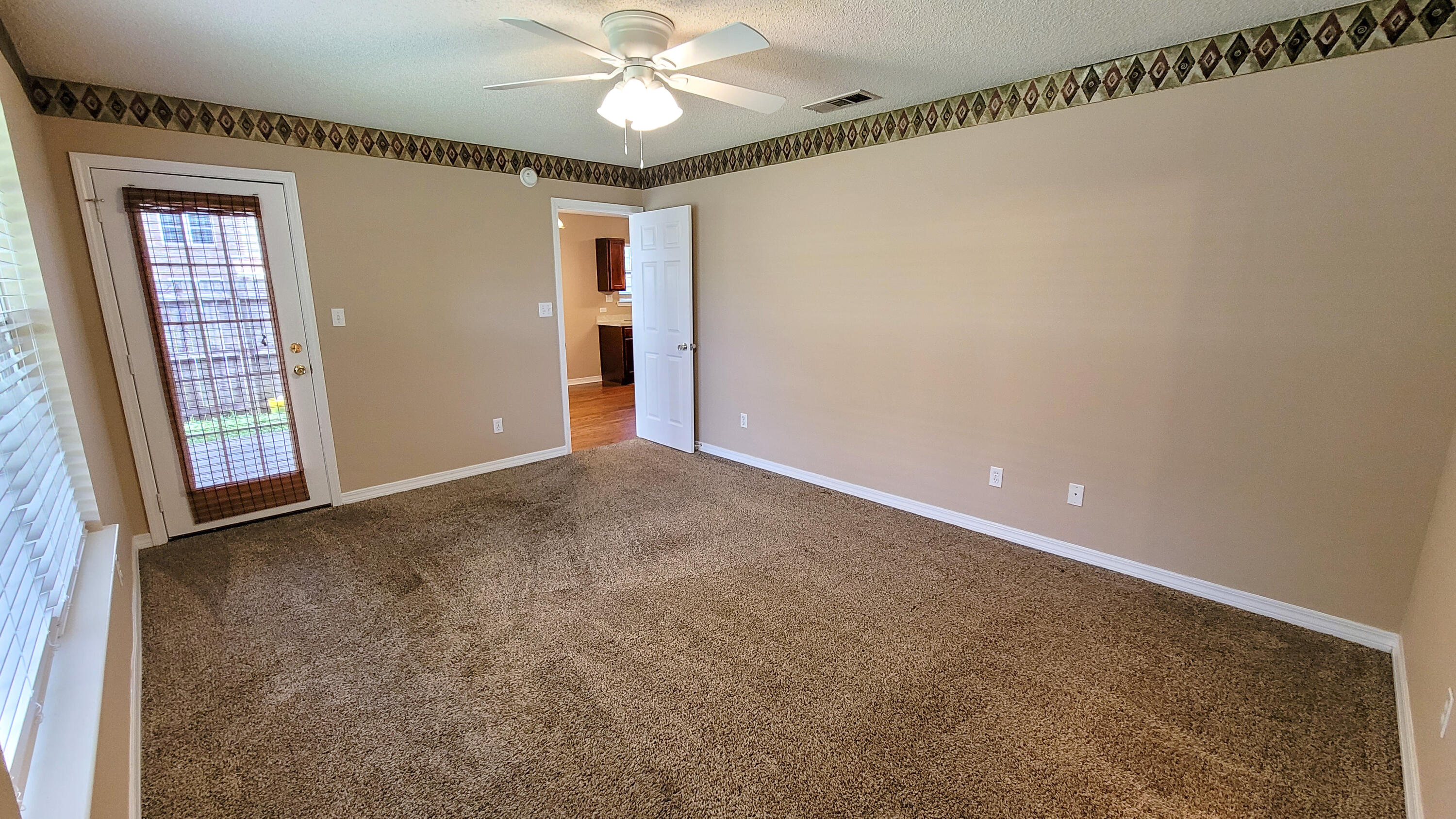 ROANOKE VILLAGE 1ST ADDITION - Residential