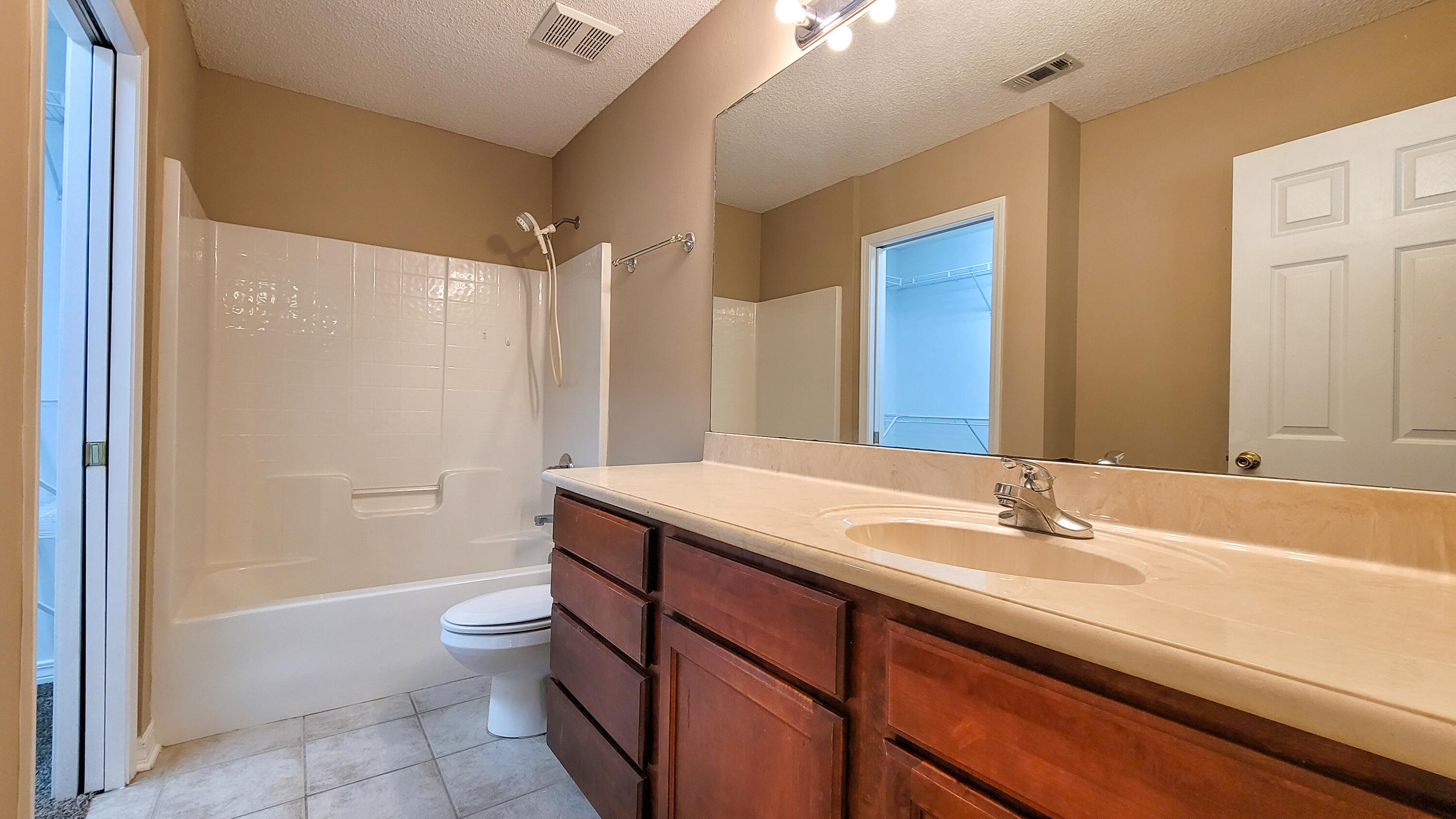 ROANOKE VILLAGE 1ST ADDITION - Residential