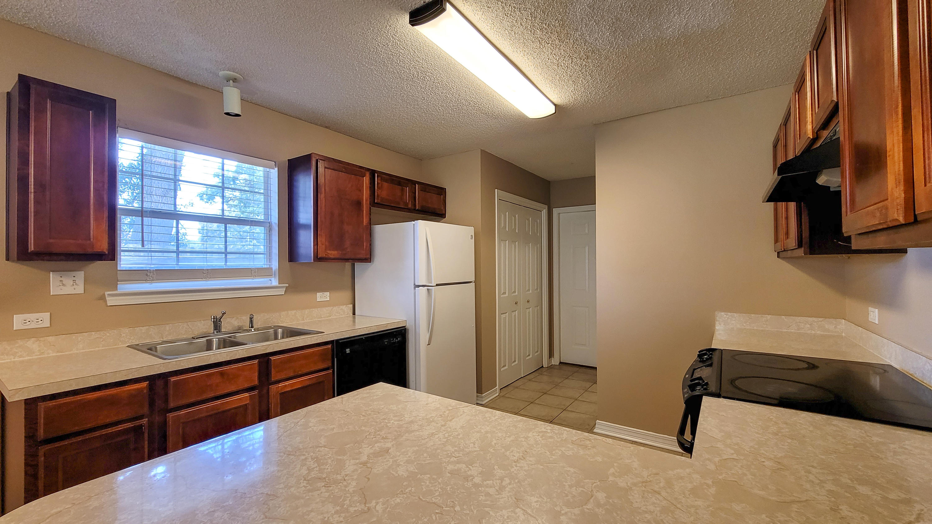 ROANOKE VILLAGE 1ST ADDITION - Residential