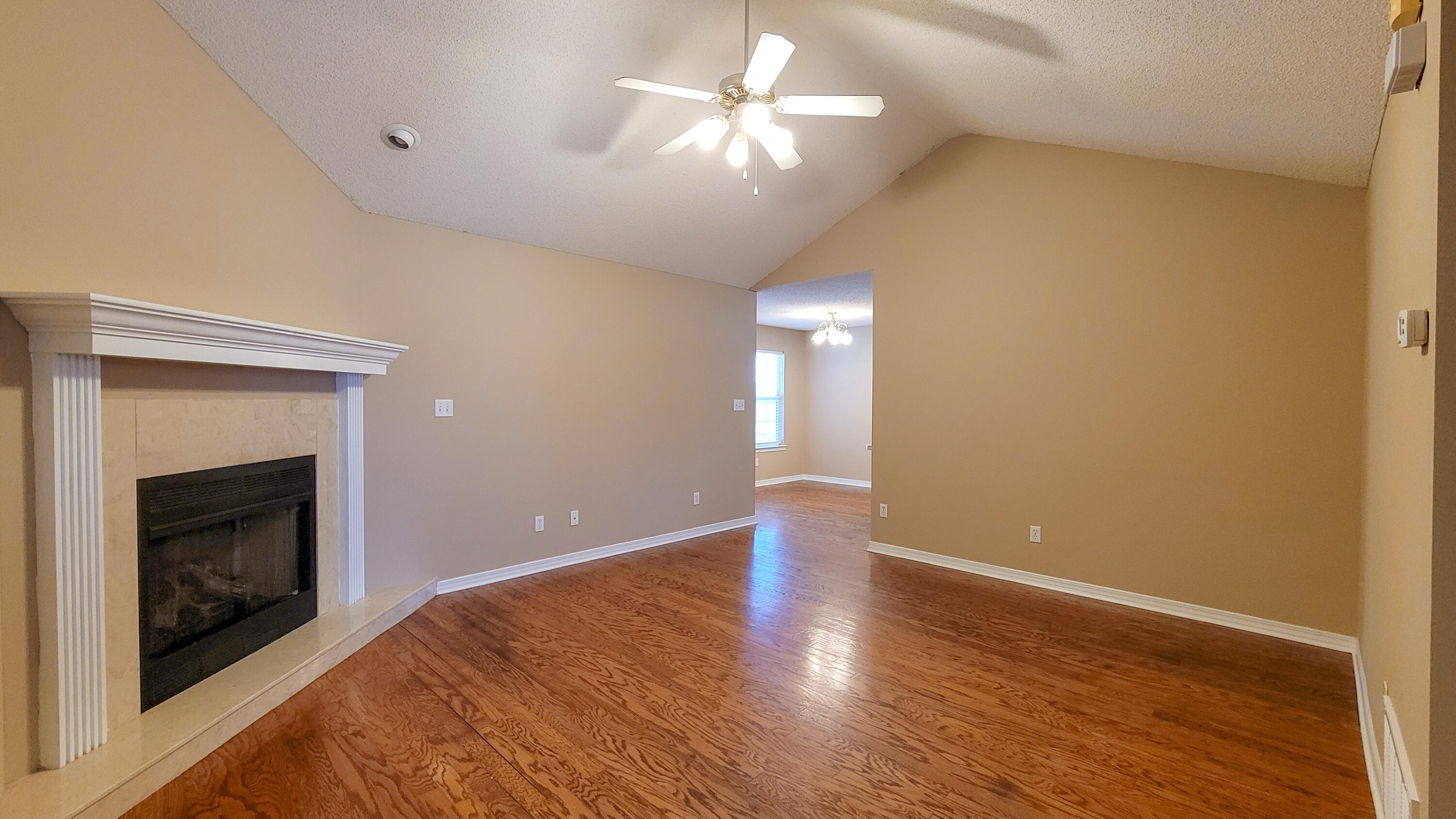 ROANOKE VILLAGE 1ST ADDITION - Residential