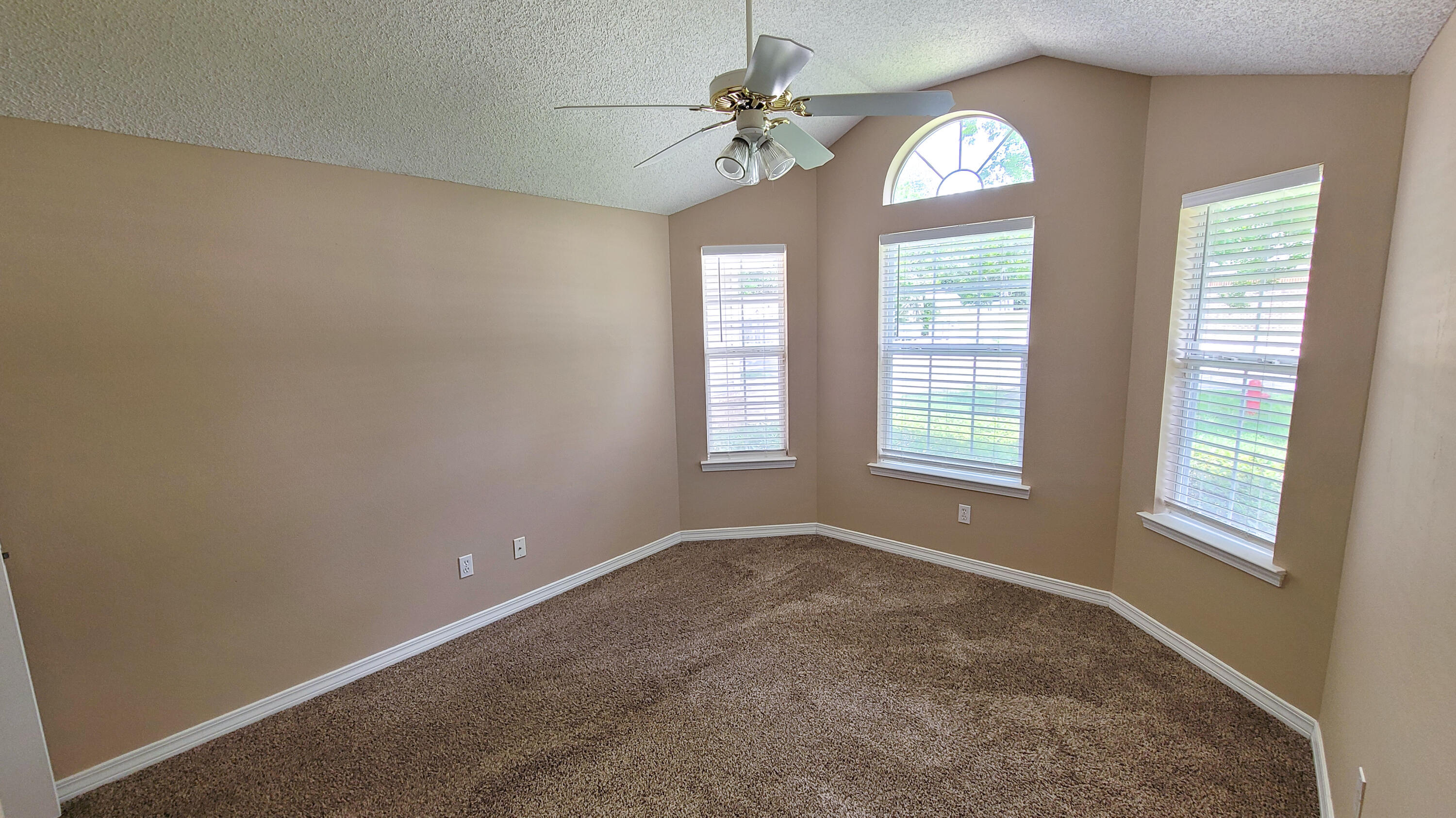 ROANOKE VILLAGE 1ST ADDITION - Residential