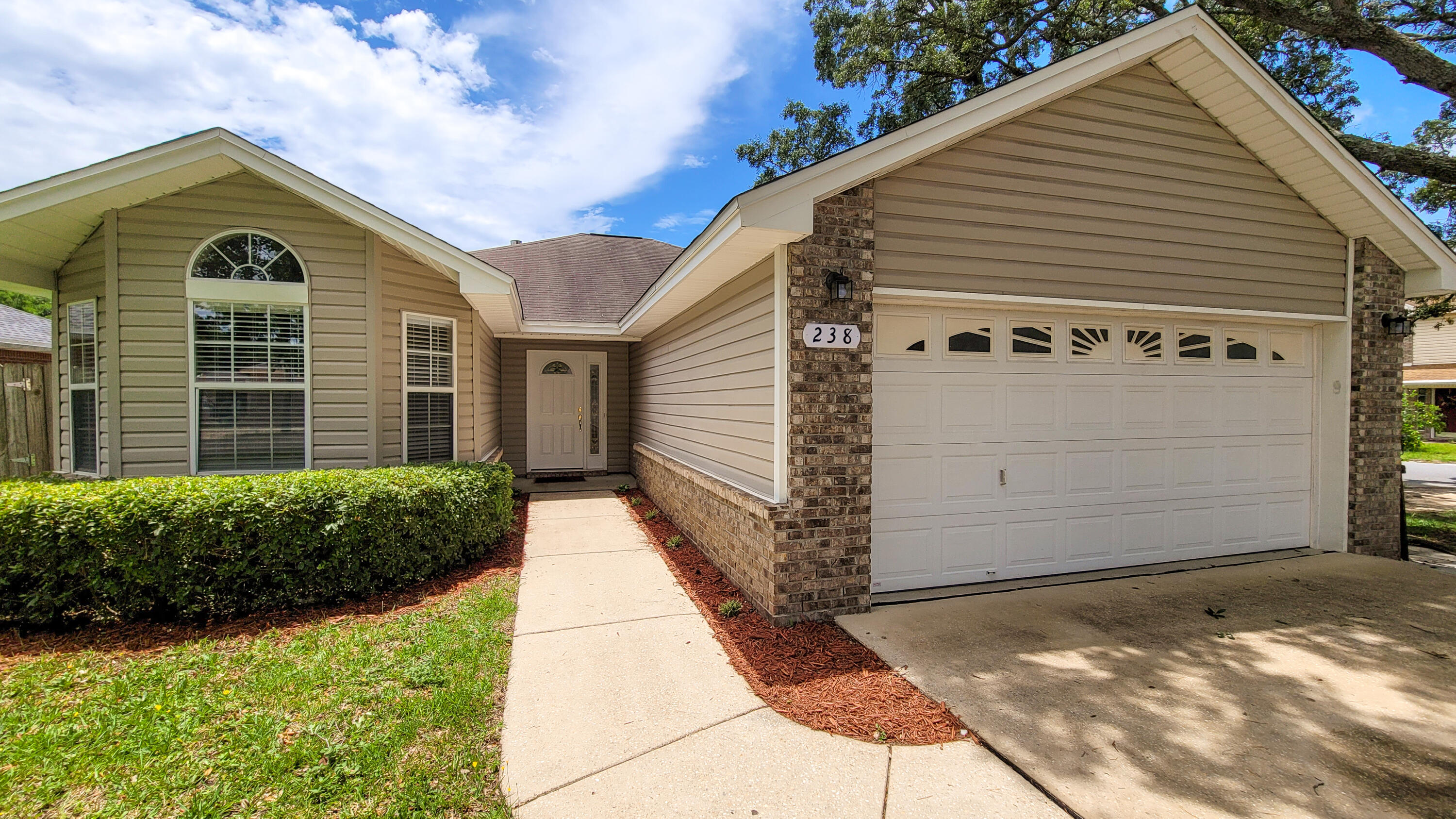 ROANOKE VILLAGE 1ST ADDITION - Residential