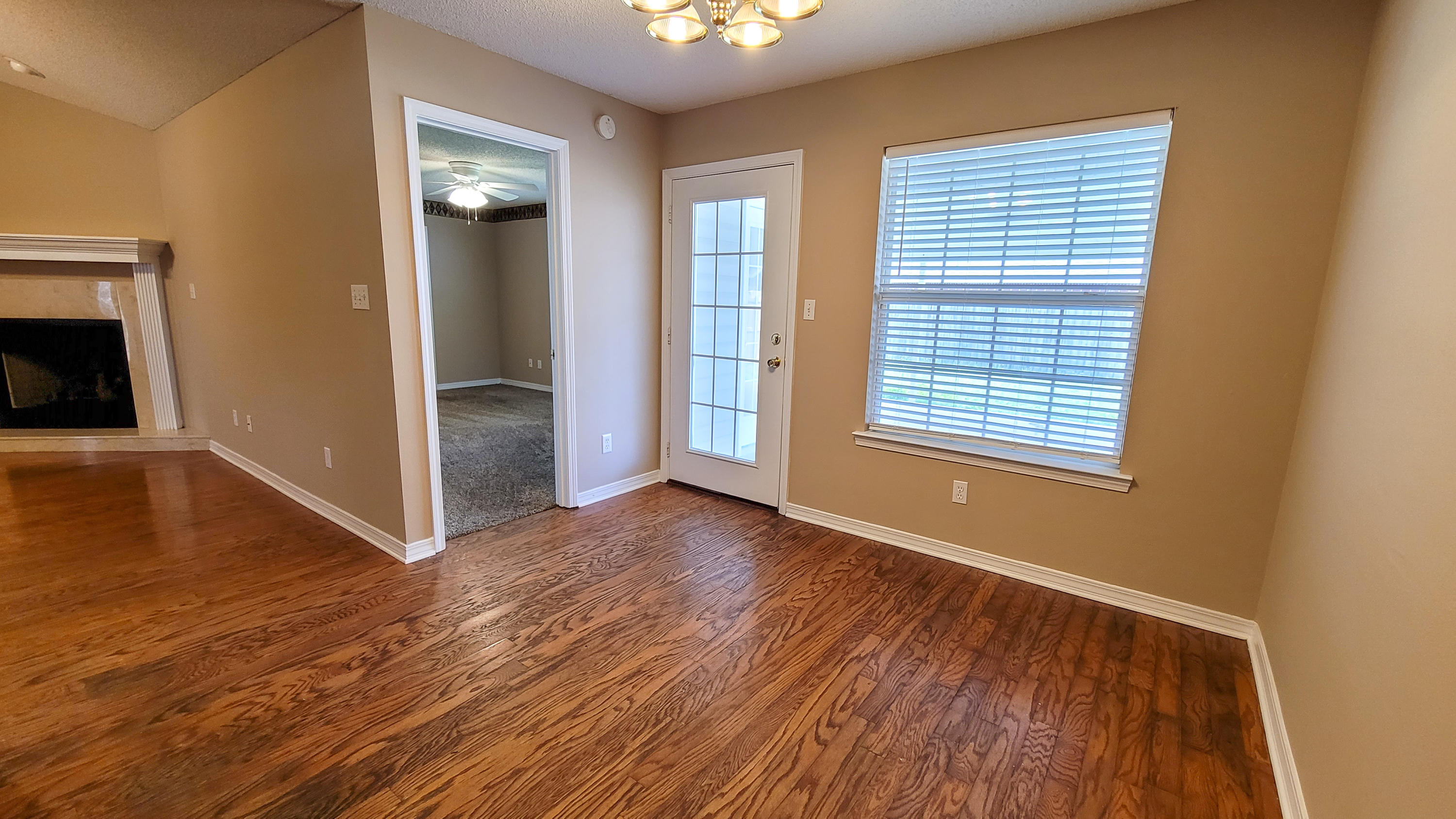 ROANOKE VILLAGE 1ST ADDITION - Residential