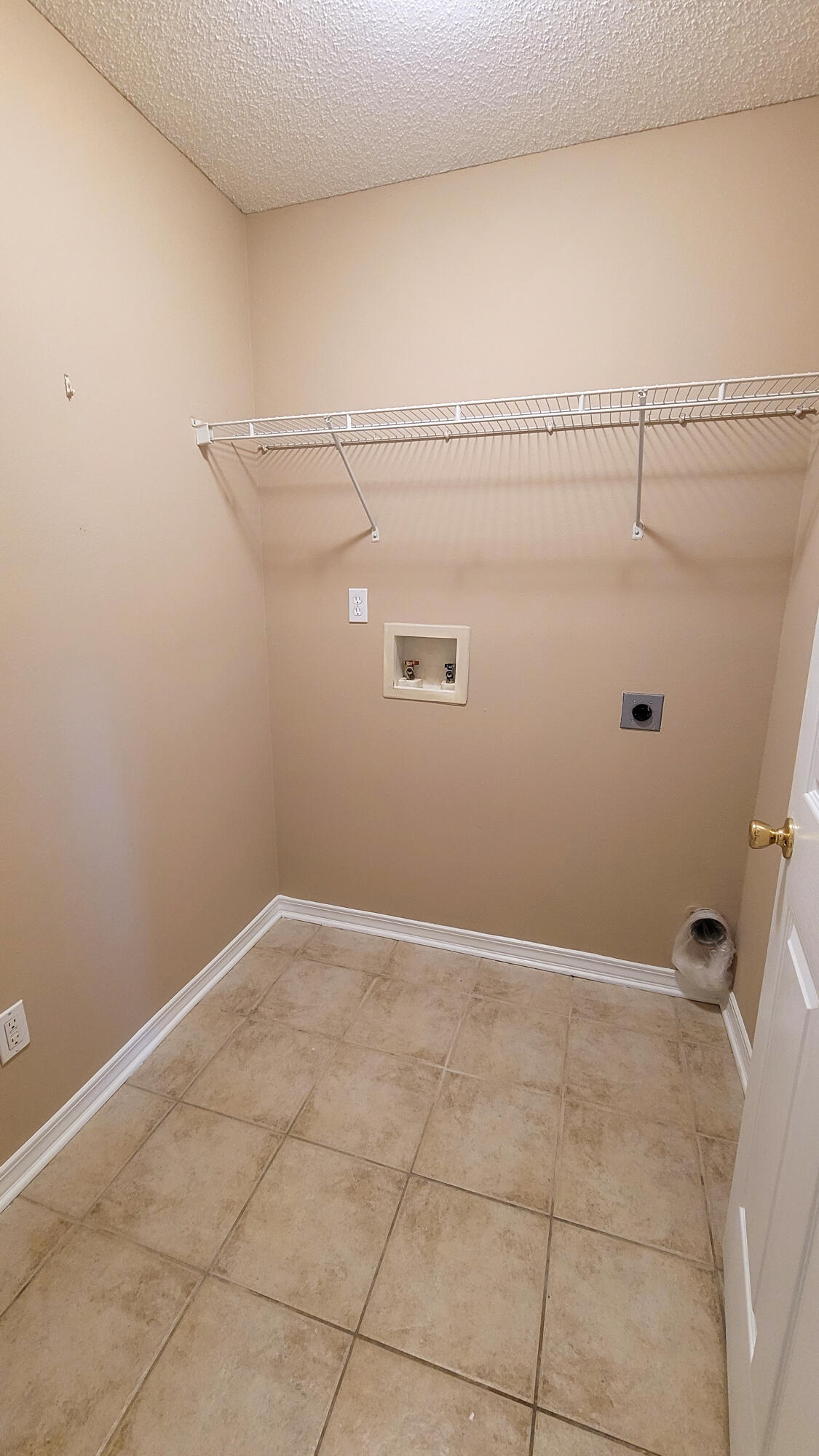 ROANOKE VILLAGE 1ST ADDITION - Residential