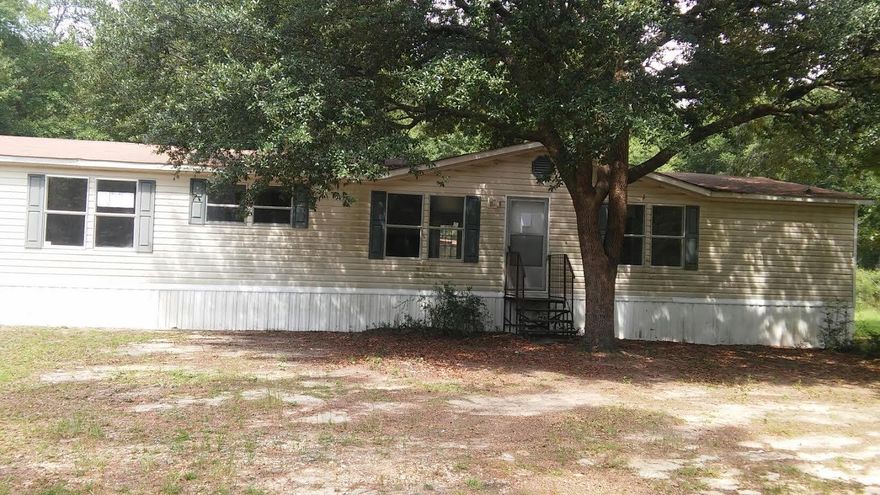 Built in 1998 and resting on over 5 acres, the REO property is ready for new owners! Half way between Crestview and Defuniak Springs, this 3 bedroom 3 bath mobile home has large living room with fireplace, large open kitchen and dining area. Master bedroom is just off kitchen and has large closet, garden tub and shower. Remaining bedrooms are very accommodating. A must see to appreciate especially if looking for something with a little room to roam. Call today!
