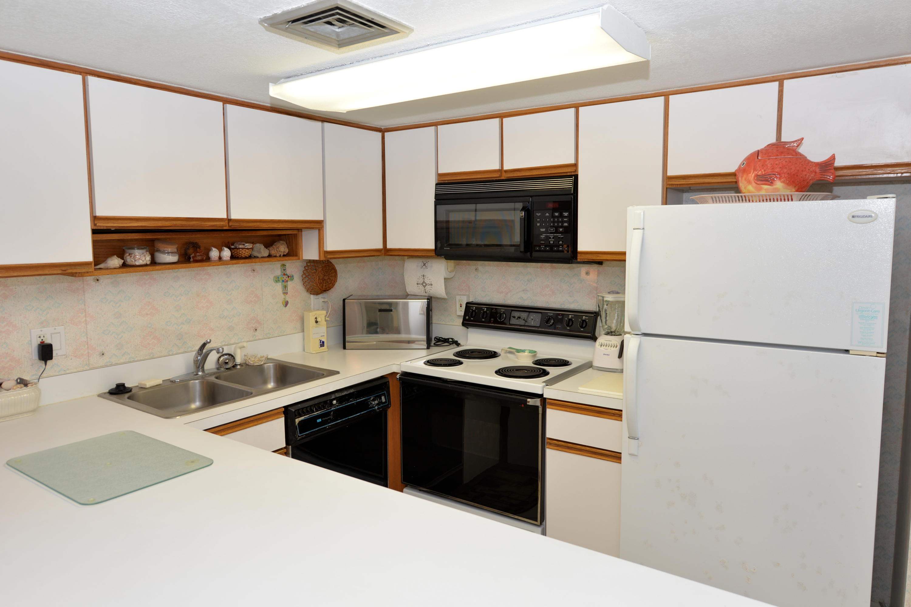 HOLIDAY SURF & RACQUET CLUB - Residential