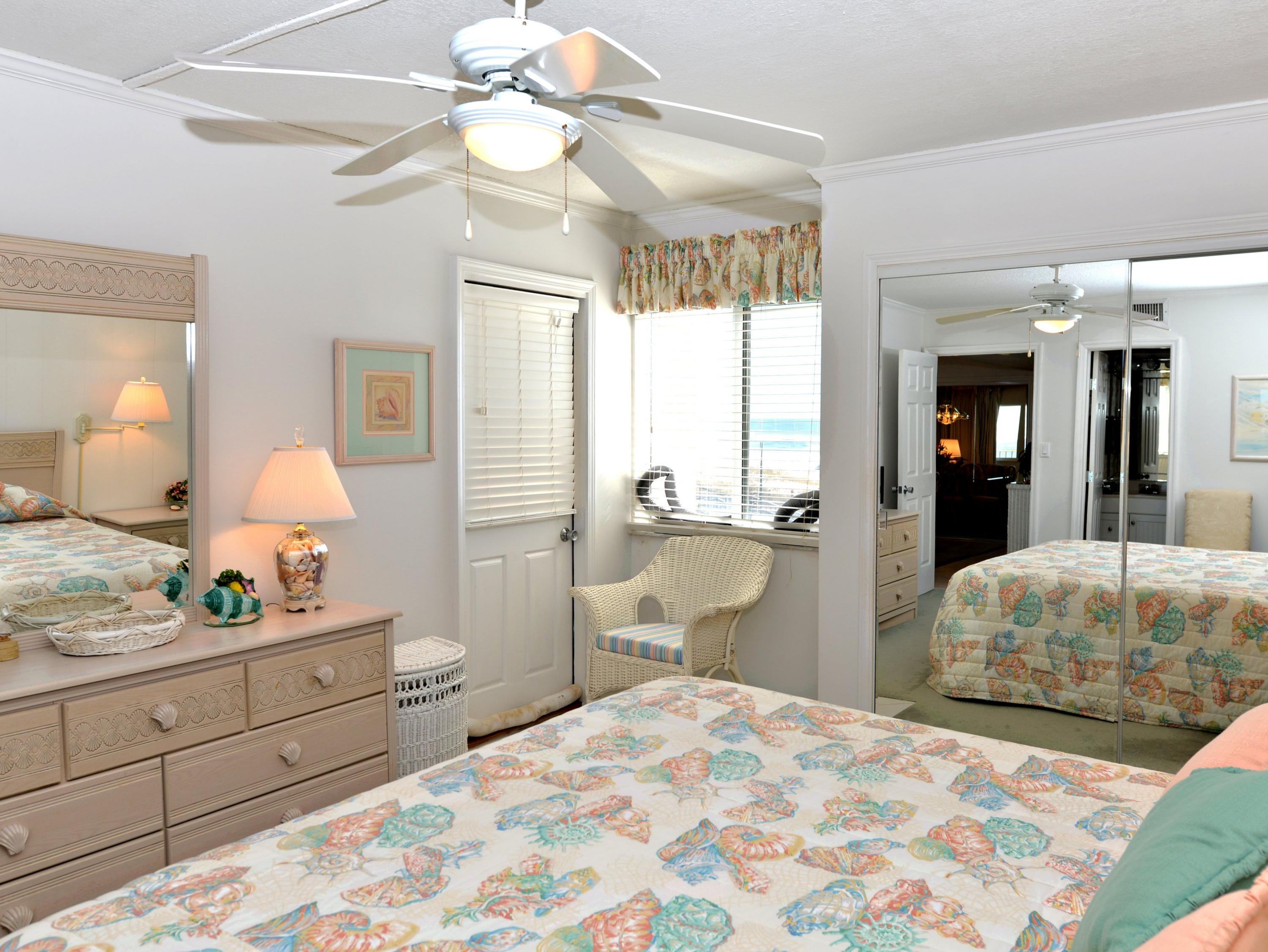 HOLIDAY SURF & RACQUET CLUB - Residential