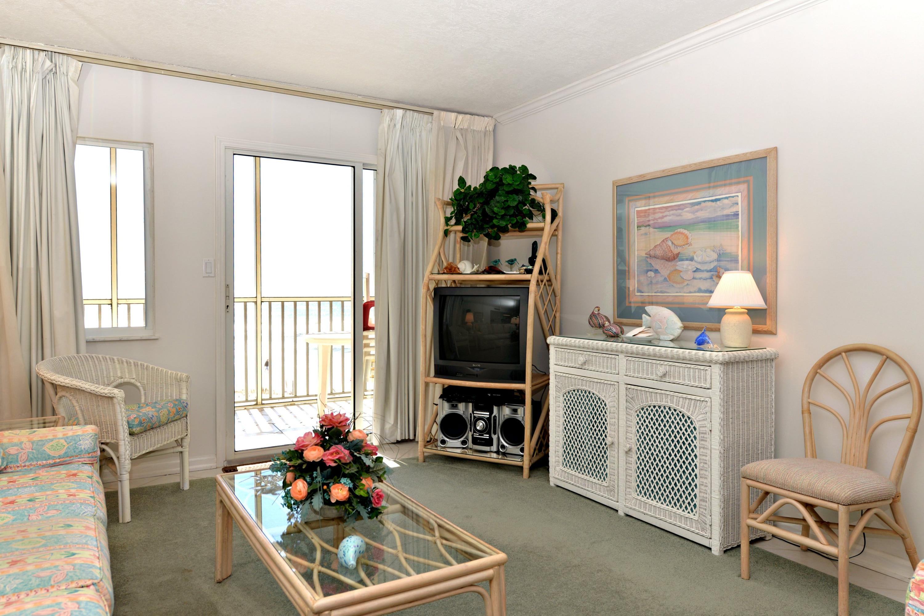 HOLIDAY SURF & RACQUET CLUB - Residential