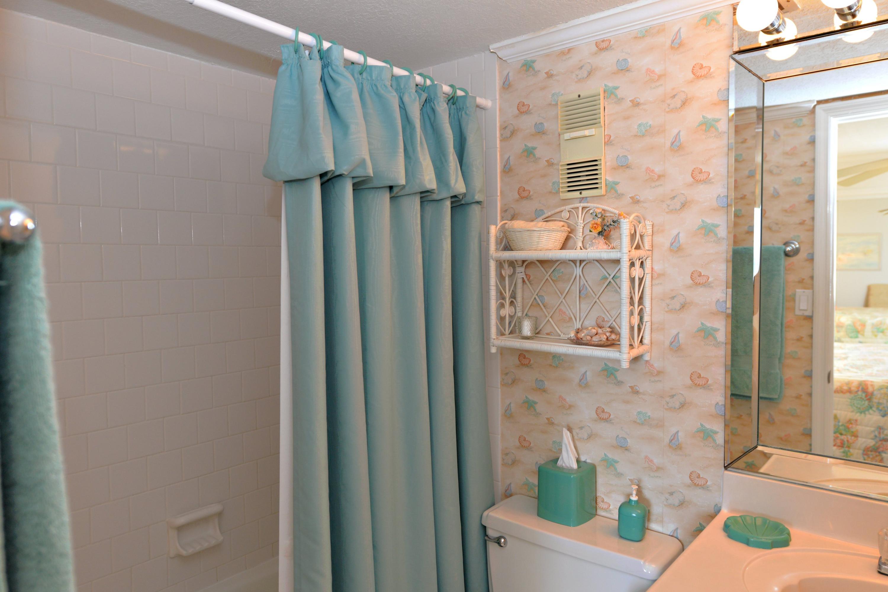 HOLIDAY SURF & RACQUET CLUB - Residential