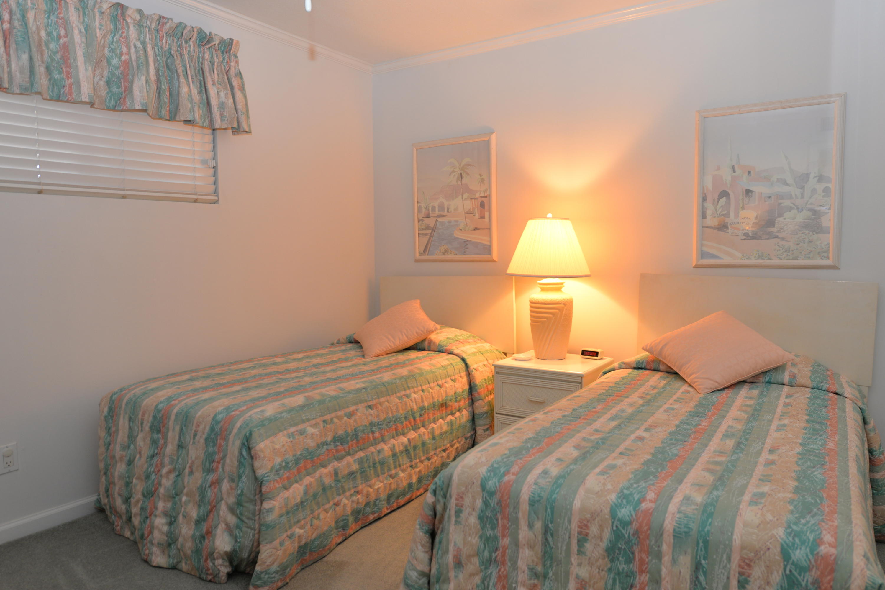 HOLIDAY SURF & RACQUET CLUB - Residential