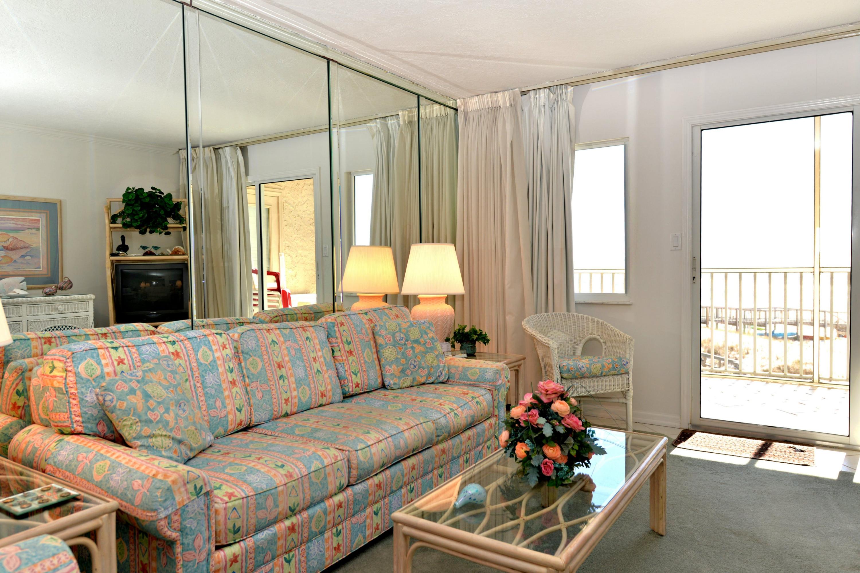 HOLIDAY SURF & RACQUET CLUB - Residential