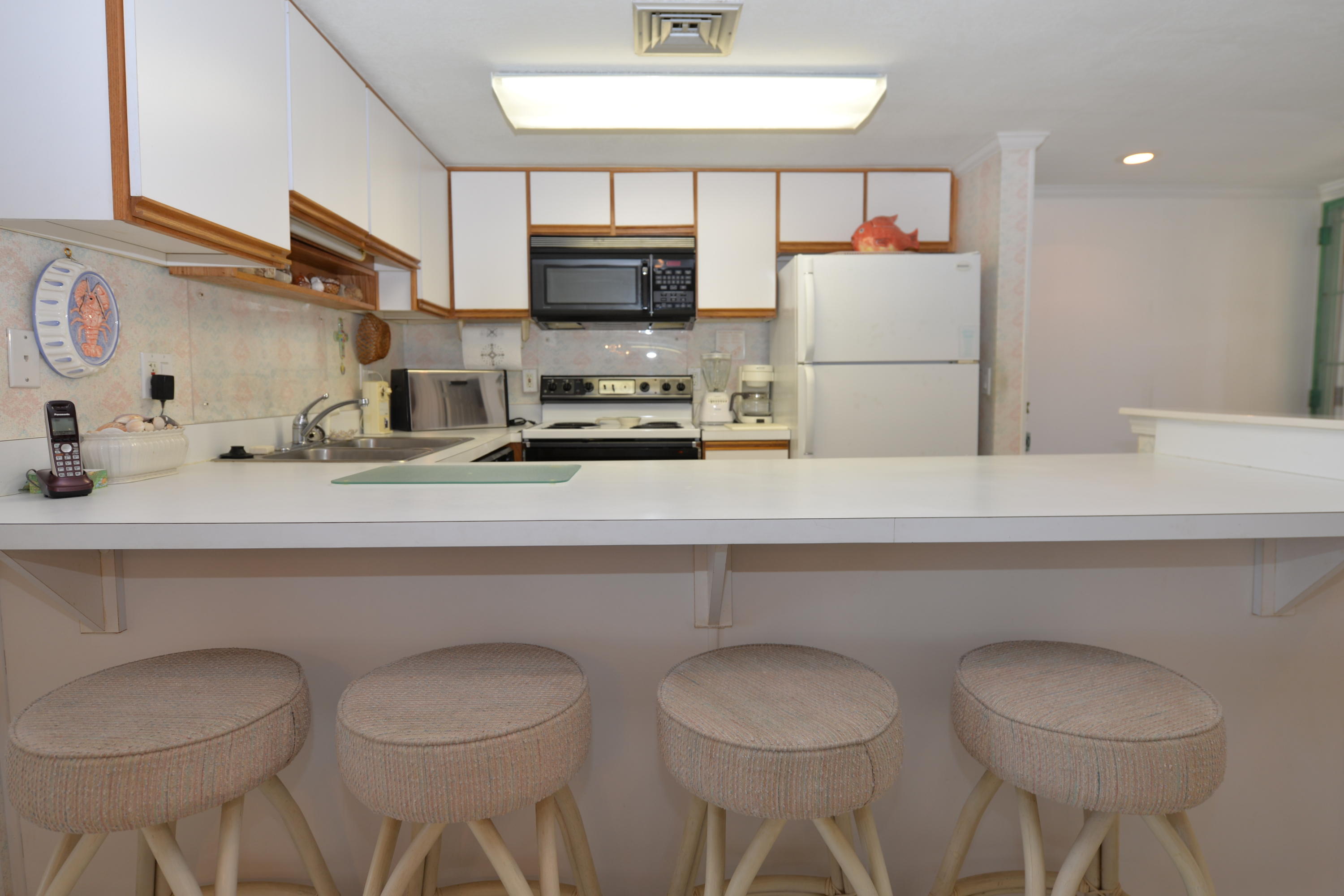 HOLIDAY SURF & RACQUET CLUB - Residential