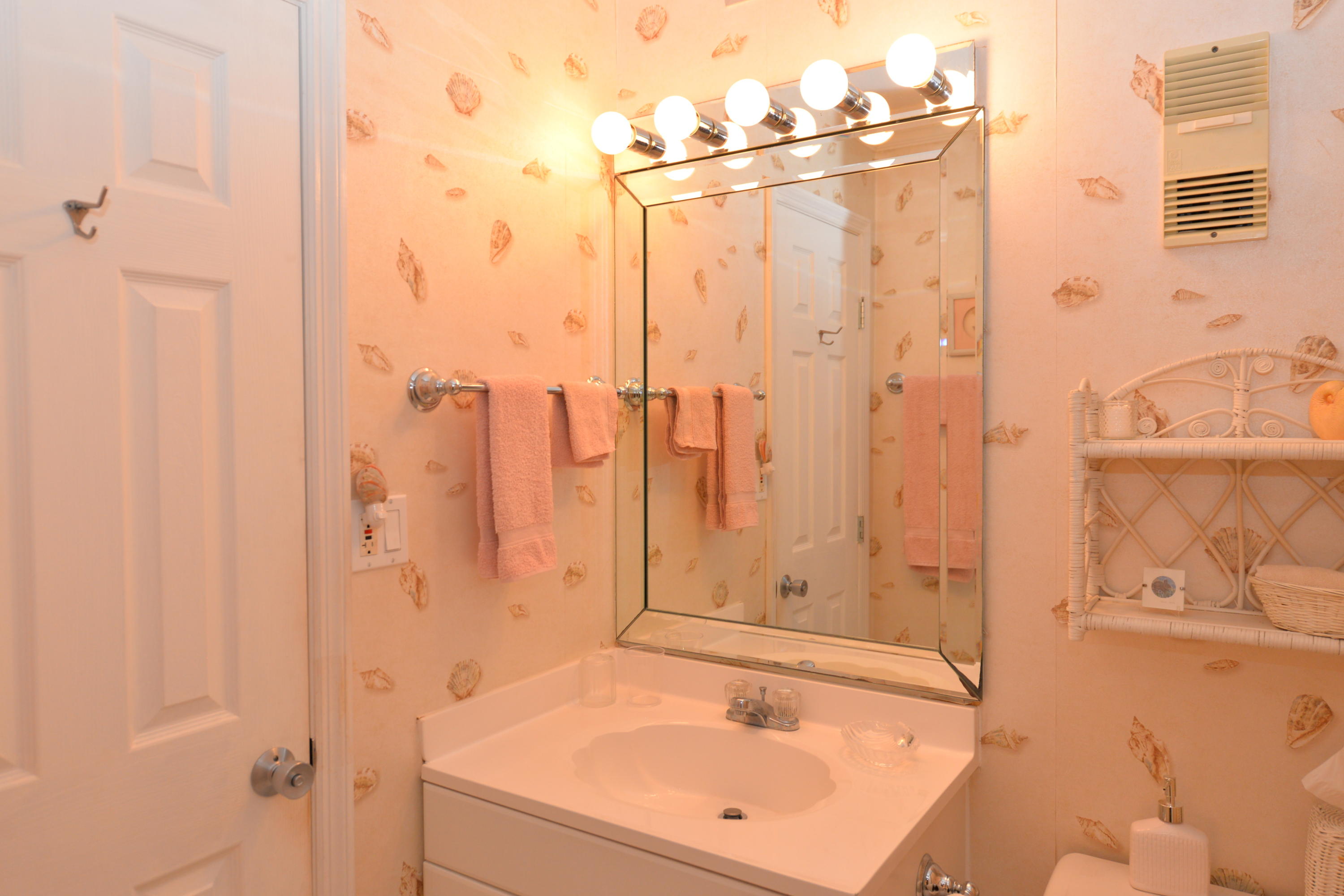 HOLIDAY SURF & RACQUET CLUB - Residential