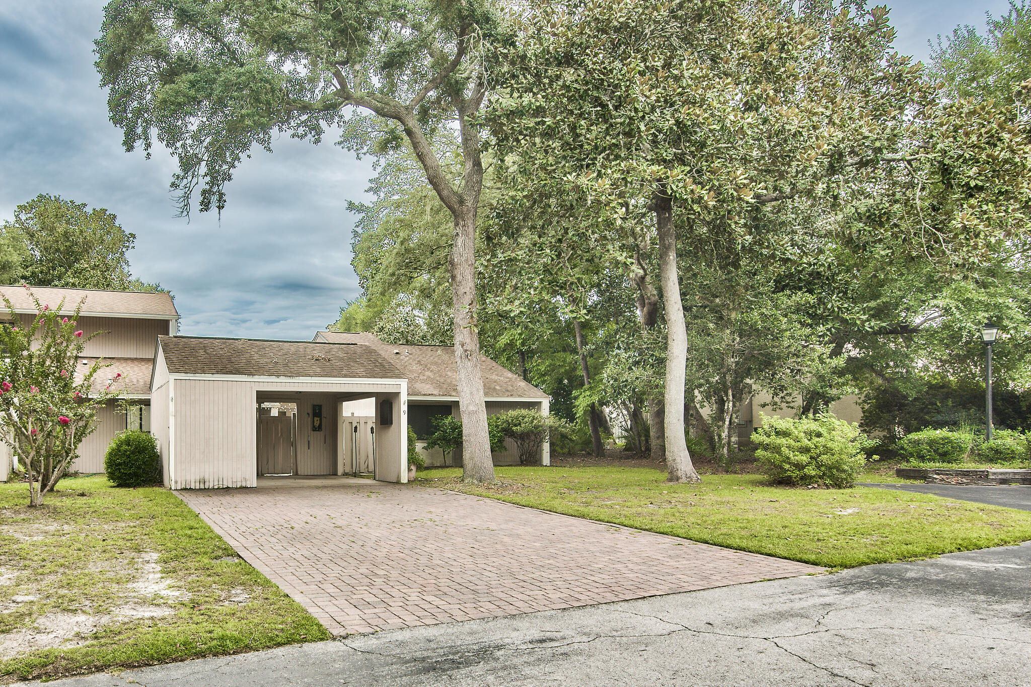 ROYAL OAK VILLAGE - Residential Lease