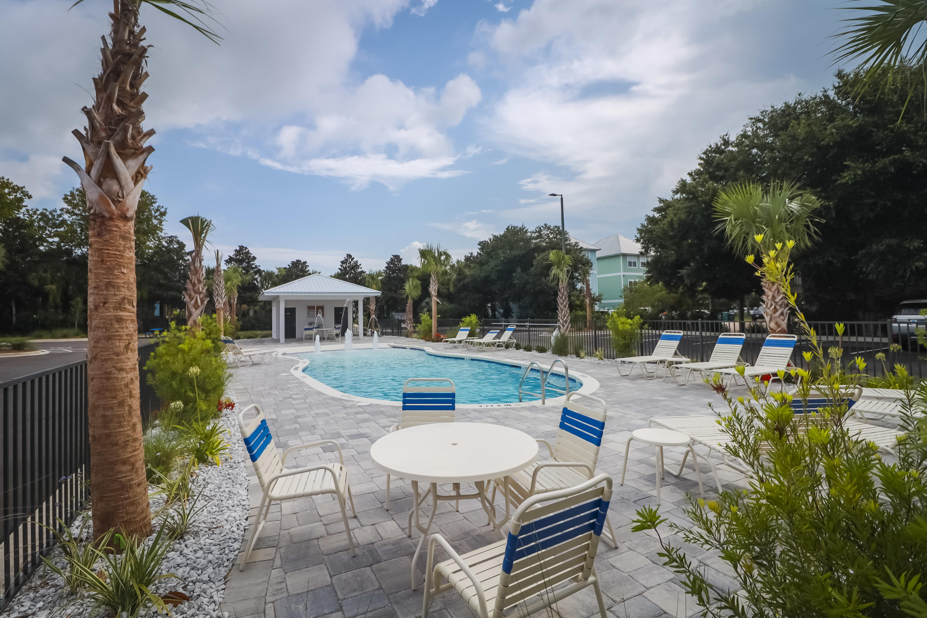 Hidden Lake condominiums - Residential