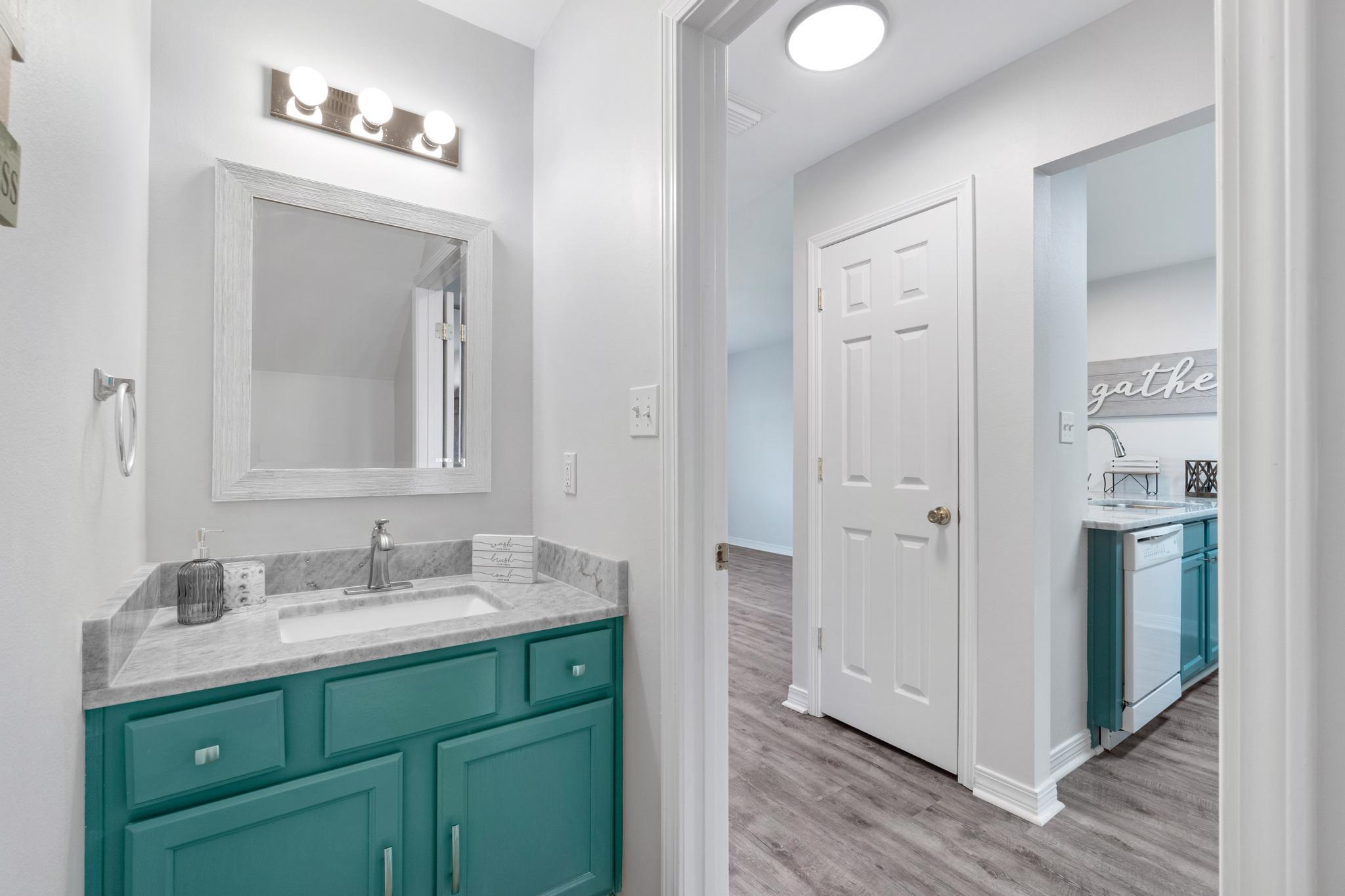 HOUSTON MANOR - Residential