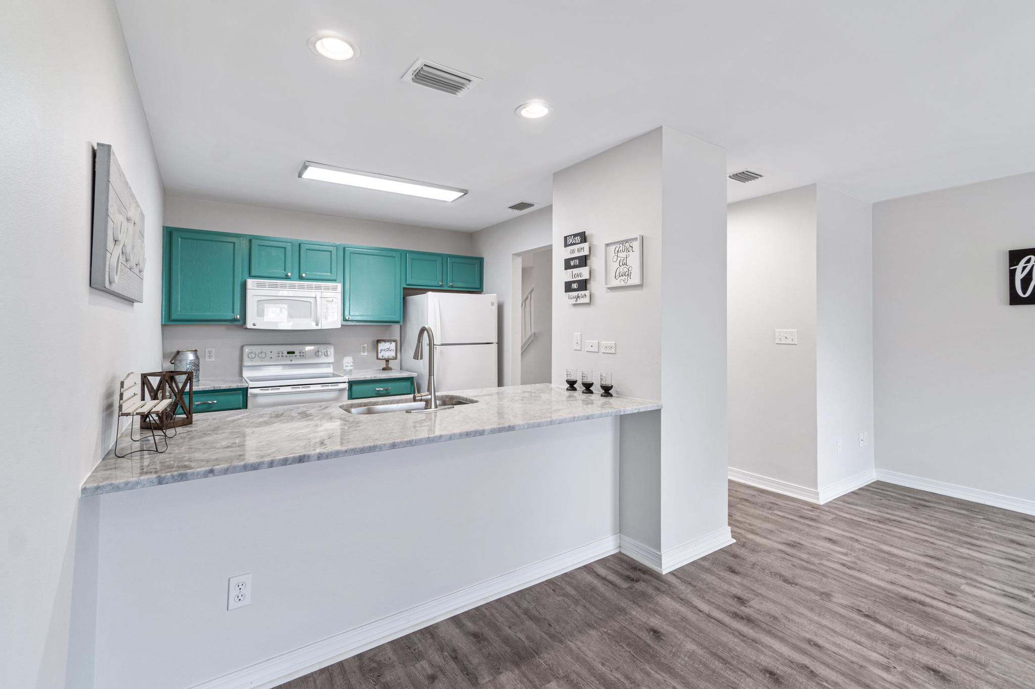 HOUSTON MANOR - Residential